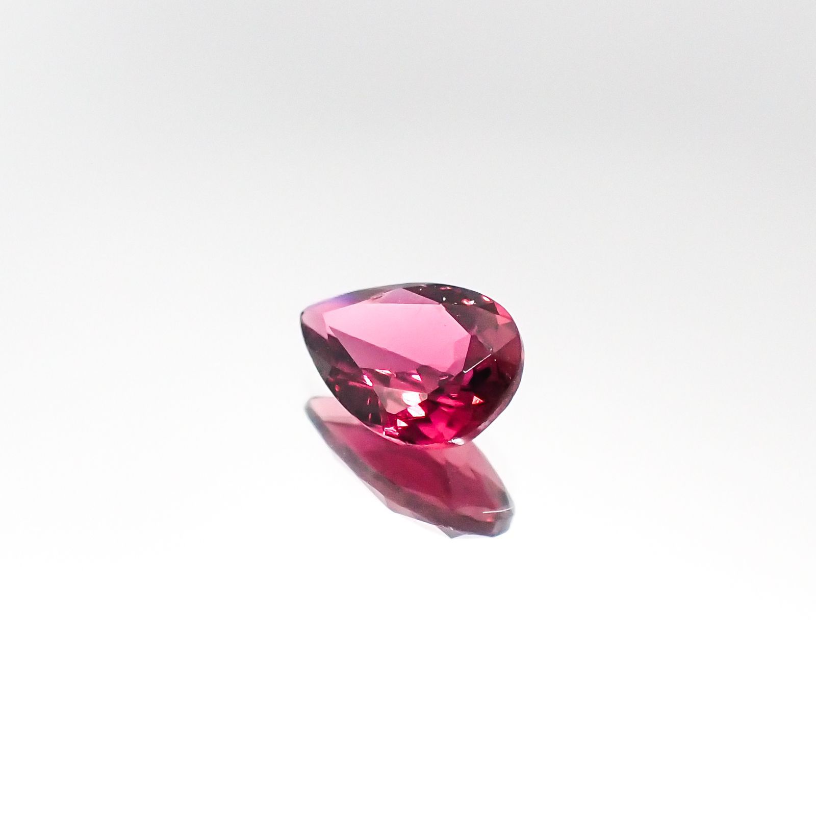 パープルトルマリン(宝石名パープル・トルマリン)ブラジル産 0.70ct 識別済[231023893]7.8x5.1mm前後
