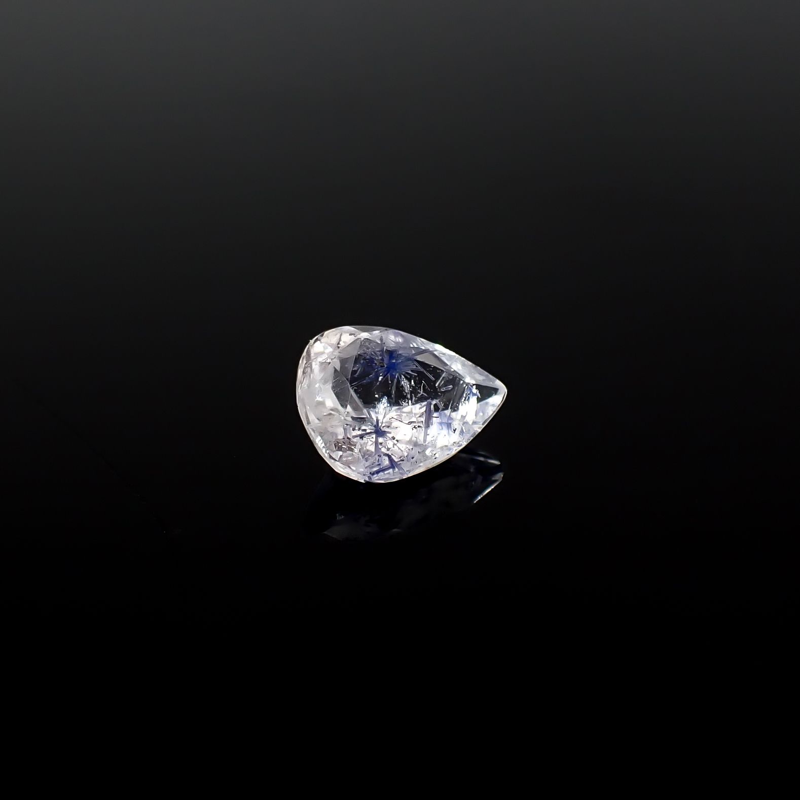 デュモルチェライトインクォーツ ブラジル産 0.76ct / 7.4x5.8mm前後 [260331856]
