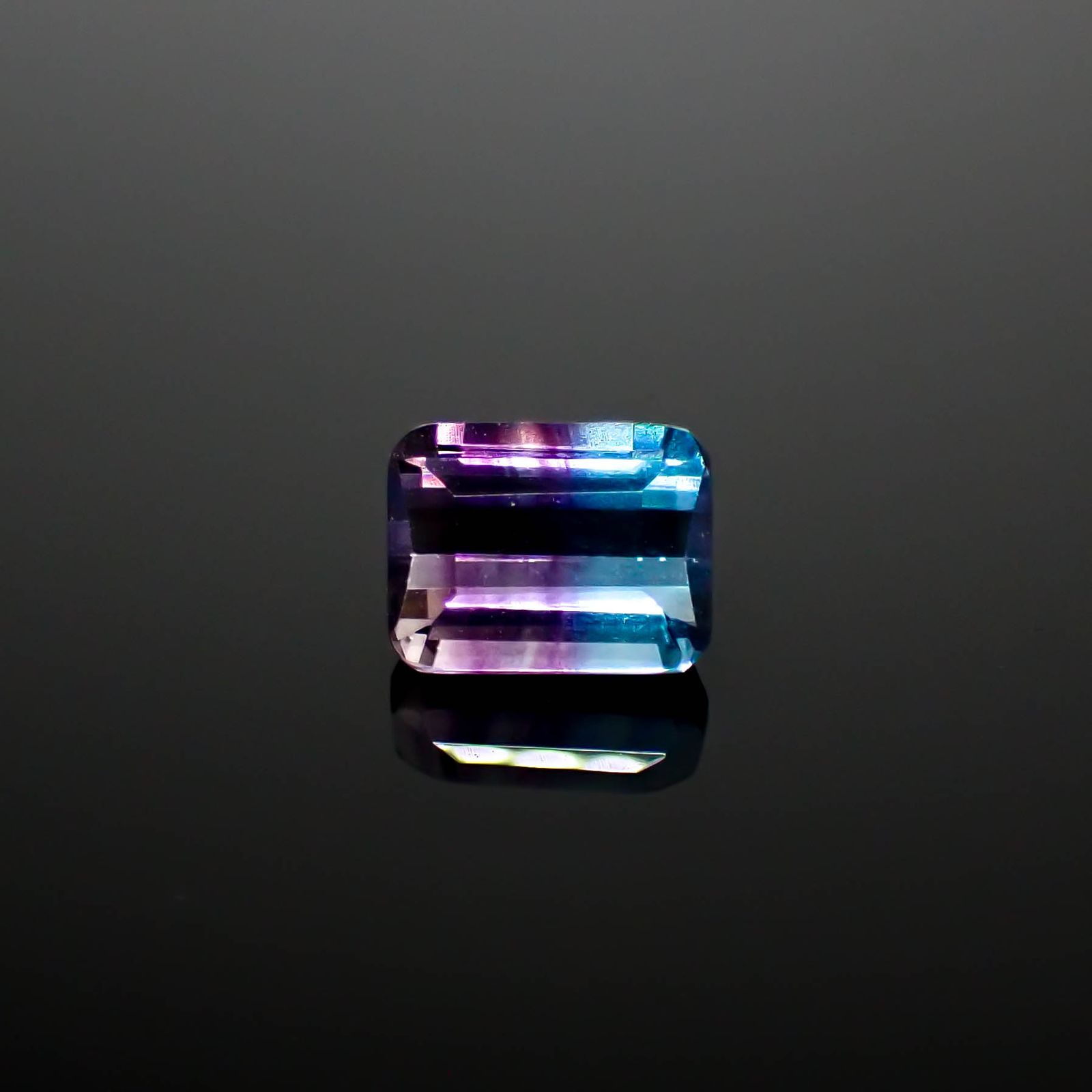 パーティカラーフローライト フルオレッセンス ブラジル産 3.30ct[240828646]8.9x6.9mm前後