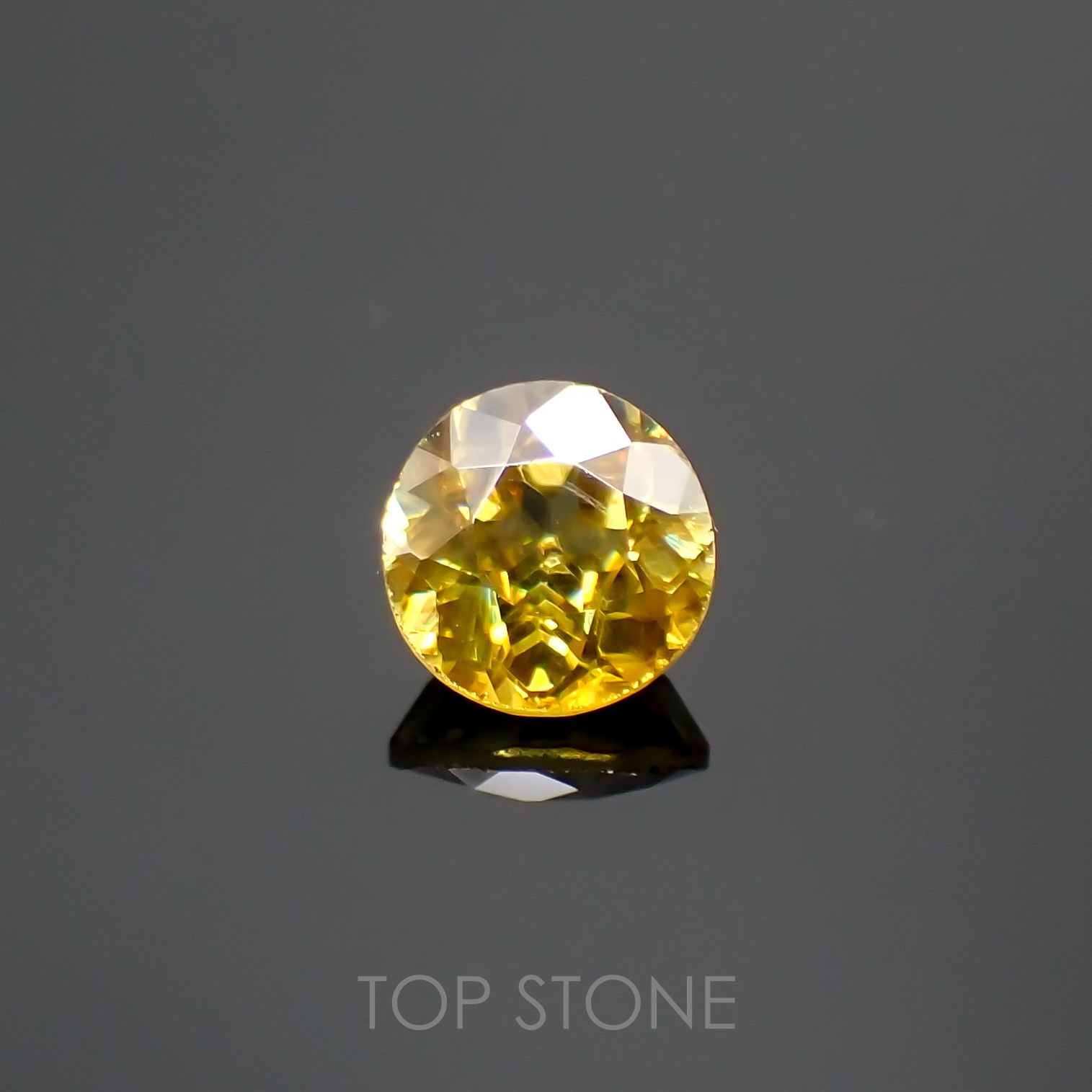 イエロースフェーン マダガスカル産 ルース 0.56ct[210812767]4.8×4.8mm前後