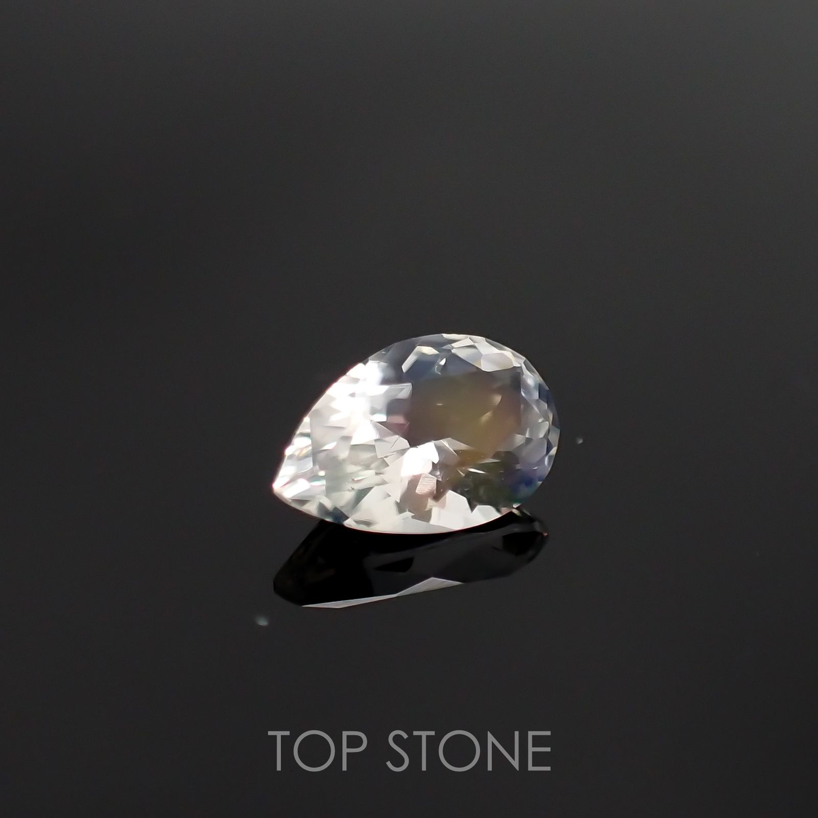 レインボームーンストーン(アンデシンラブラドライト) マダガスカル産 ルース 0.58ct[210611264]7.4×4.8mm前後