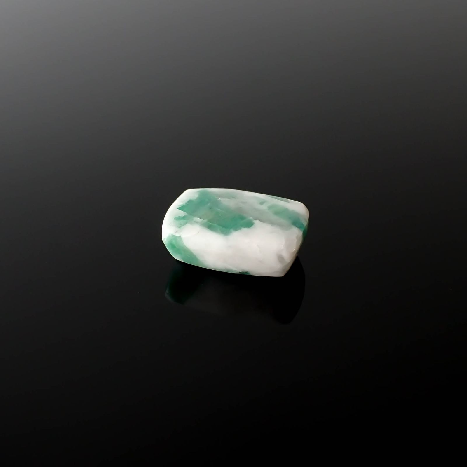 マトリックスエメラルド(エメラルドインクォーツ/フェルドスパー) ブラジル産 3.31ct[240326492]10.6x7.4mm前後