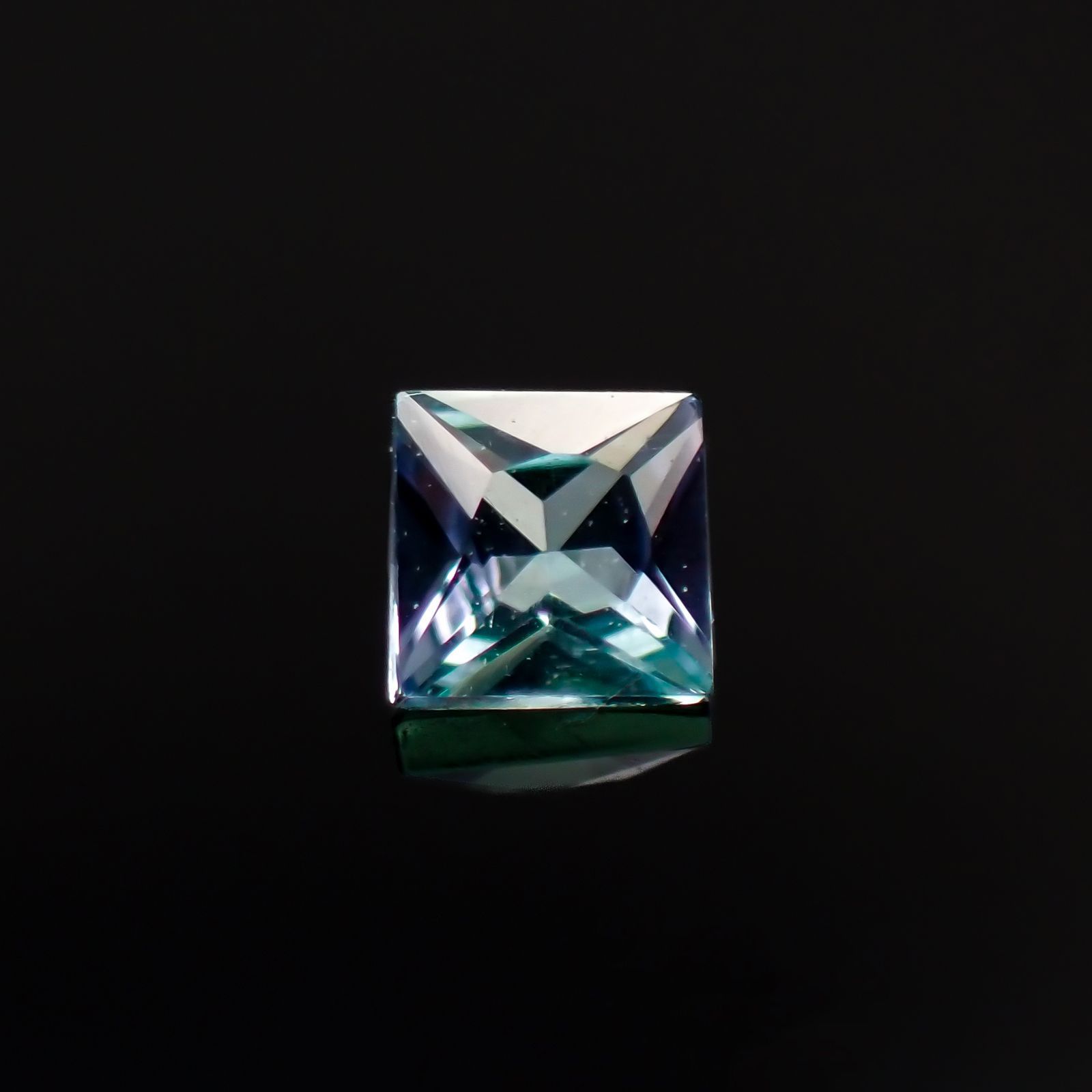 ◇プリンセスカット◇ブルーグリーンコーネルピン(宝石名コーネルピン)タンザニア産 0.080ct 識別済[221219238]2.1x2.2mm前後