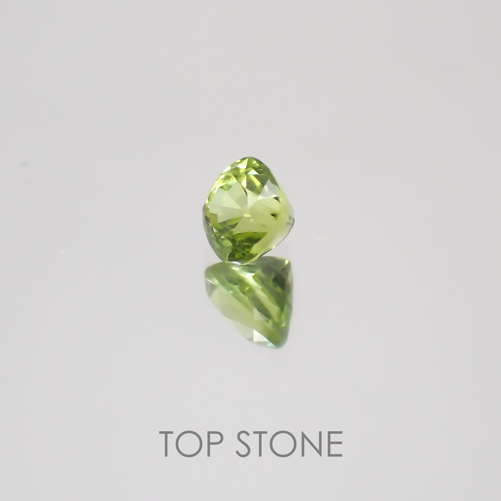 グリーンエンスタタイト(宝石名グリーン・エンスタタイト) カメルーン産 0.37ct 識別済[20128860]3.8×3.8mm前後