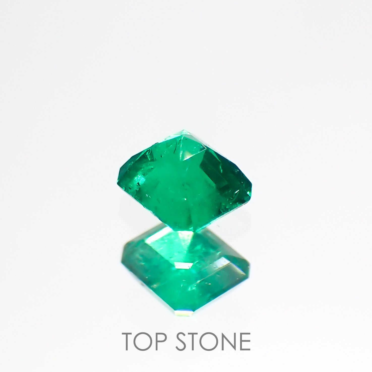 エメラルド(宝石名エメラルド) コロンビア産 0.13ct 識別済[201912837]3.2×2.6mm前後
