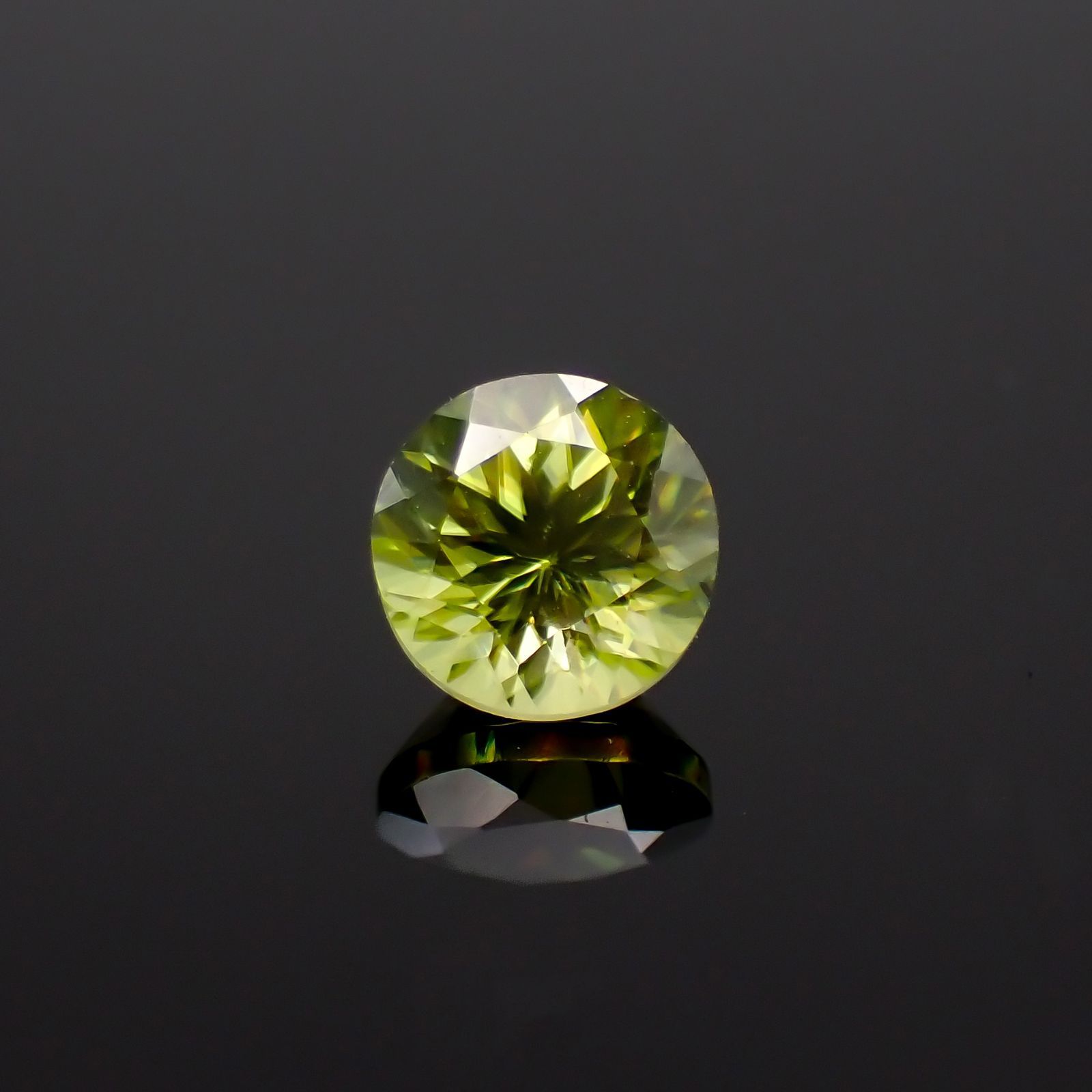 スフェーン(宝石名スフェーン)マダガスカル産 1.14ct 識別済[230120085]6x6mm前後