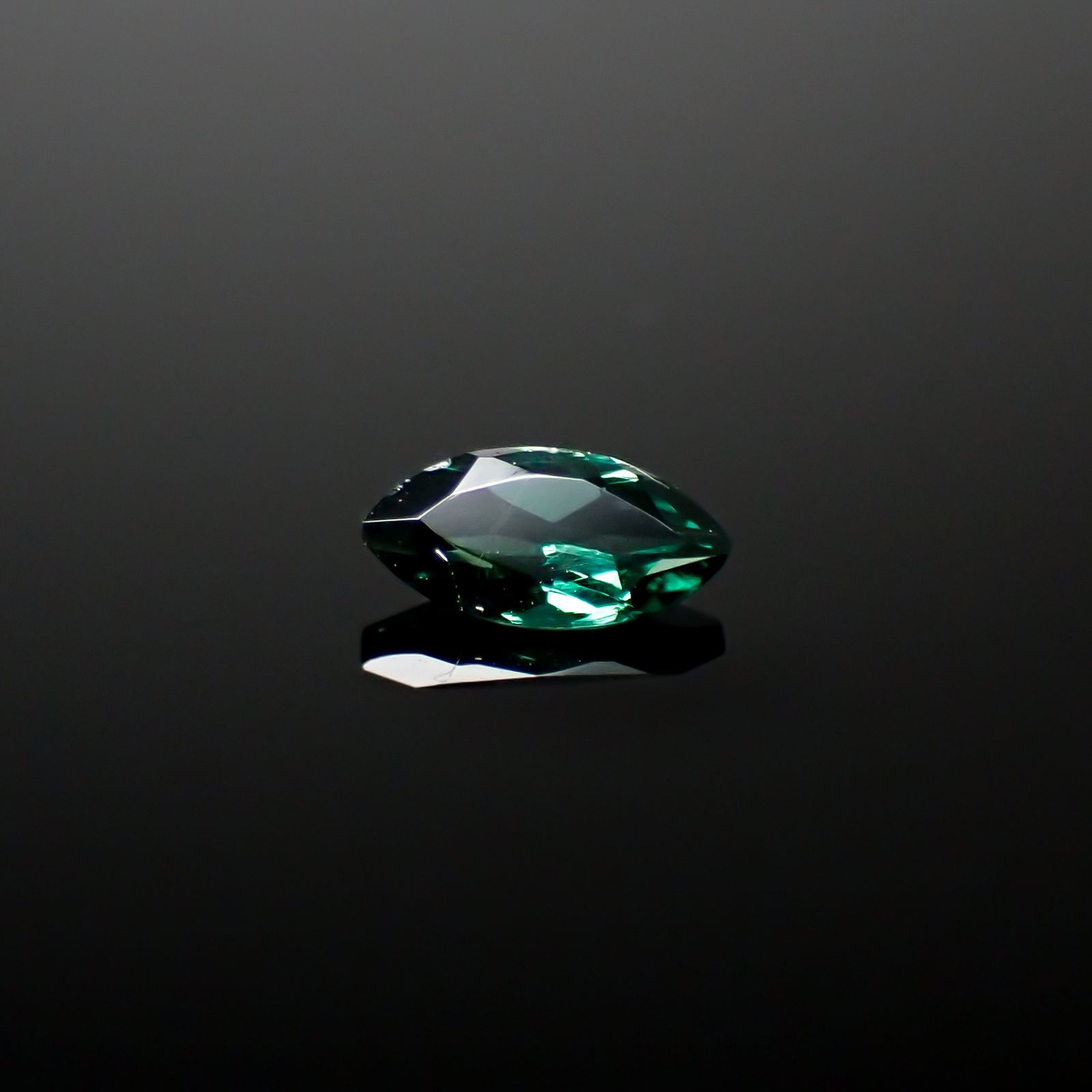 ベキリーブルーガーネット（カラーチェンジガーネット アレキタイプ） マダガスカル・ベキリー産 0.15ct[240628281]4.9x2.5mm前後