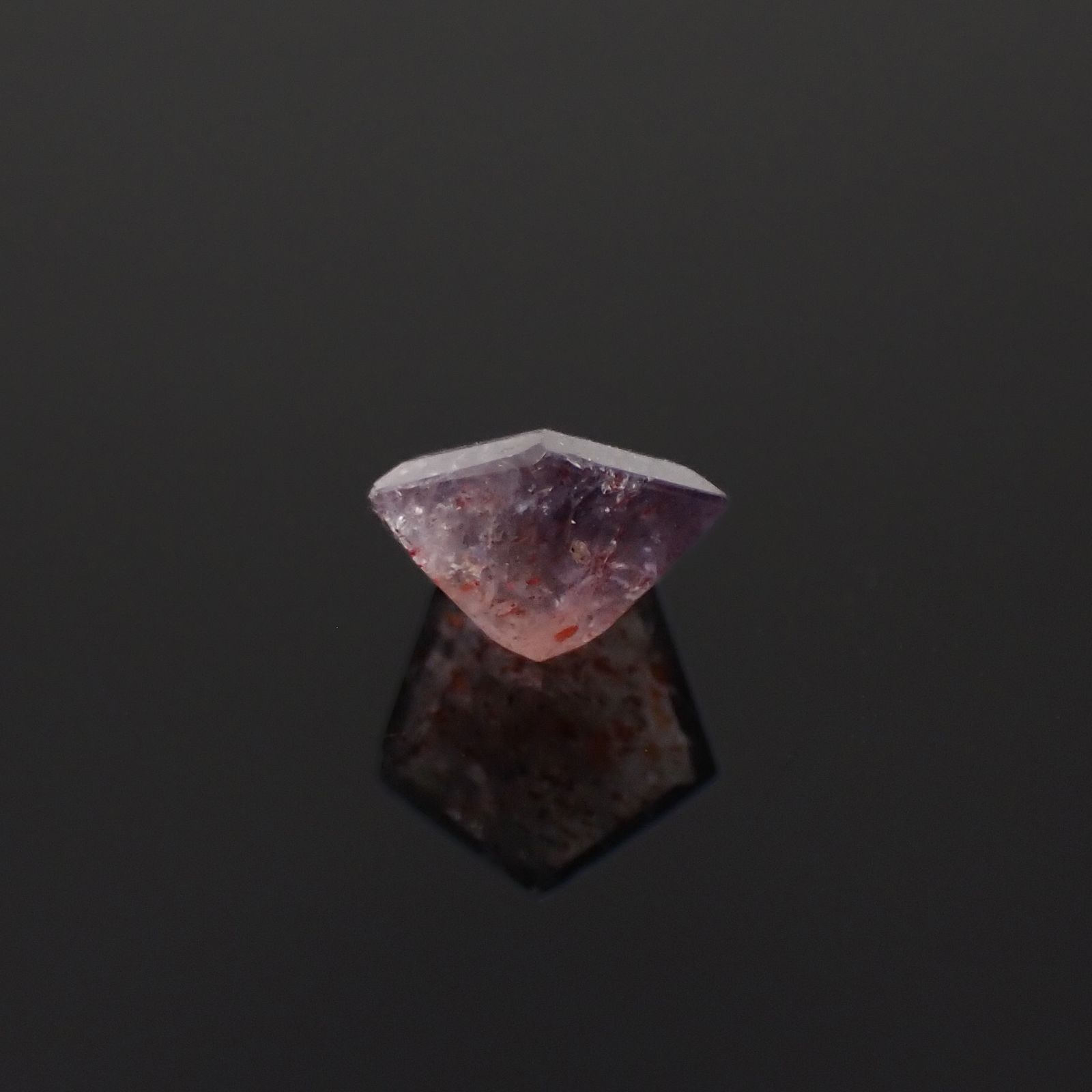 ◇ペンタゴンカット◇ブラッドショットアイオライト インド産 0.60ct[230320948]5.8x6.1mm前後