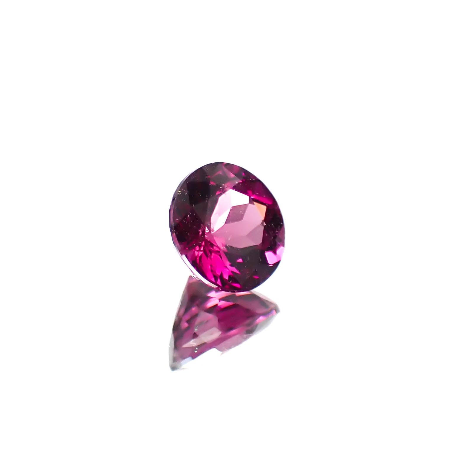 ロードライトガーネット(宝石名ガーネット)ブラジル産 0.72ct 識別済[250530368]5.2x5.2mm前後