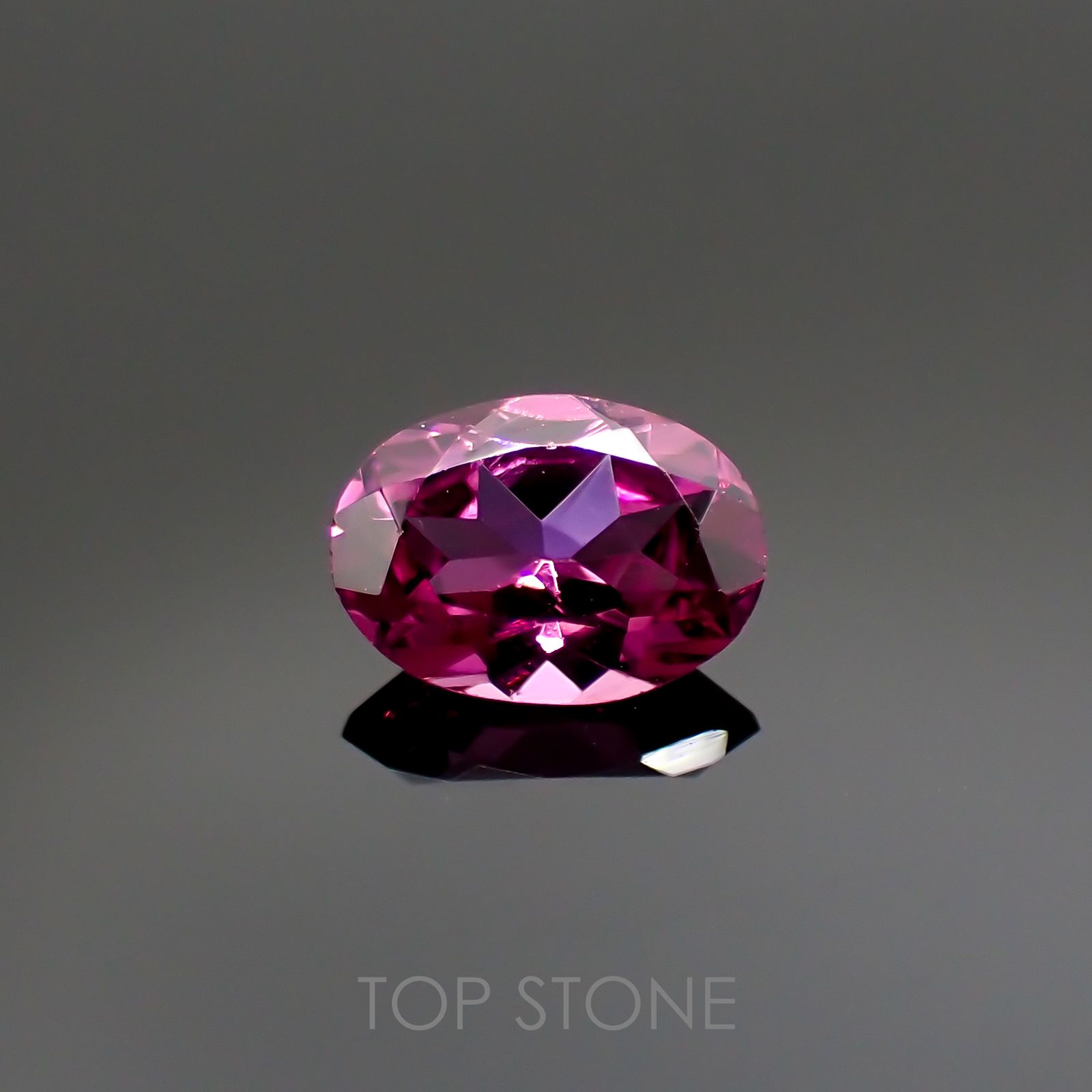ロードライトガーネット(宝石名ロードライト・ガーネット)ブラジル産 0.85ct 識別済[211113683]6.9x5mm前後