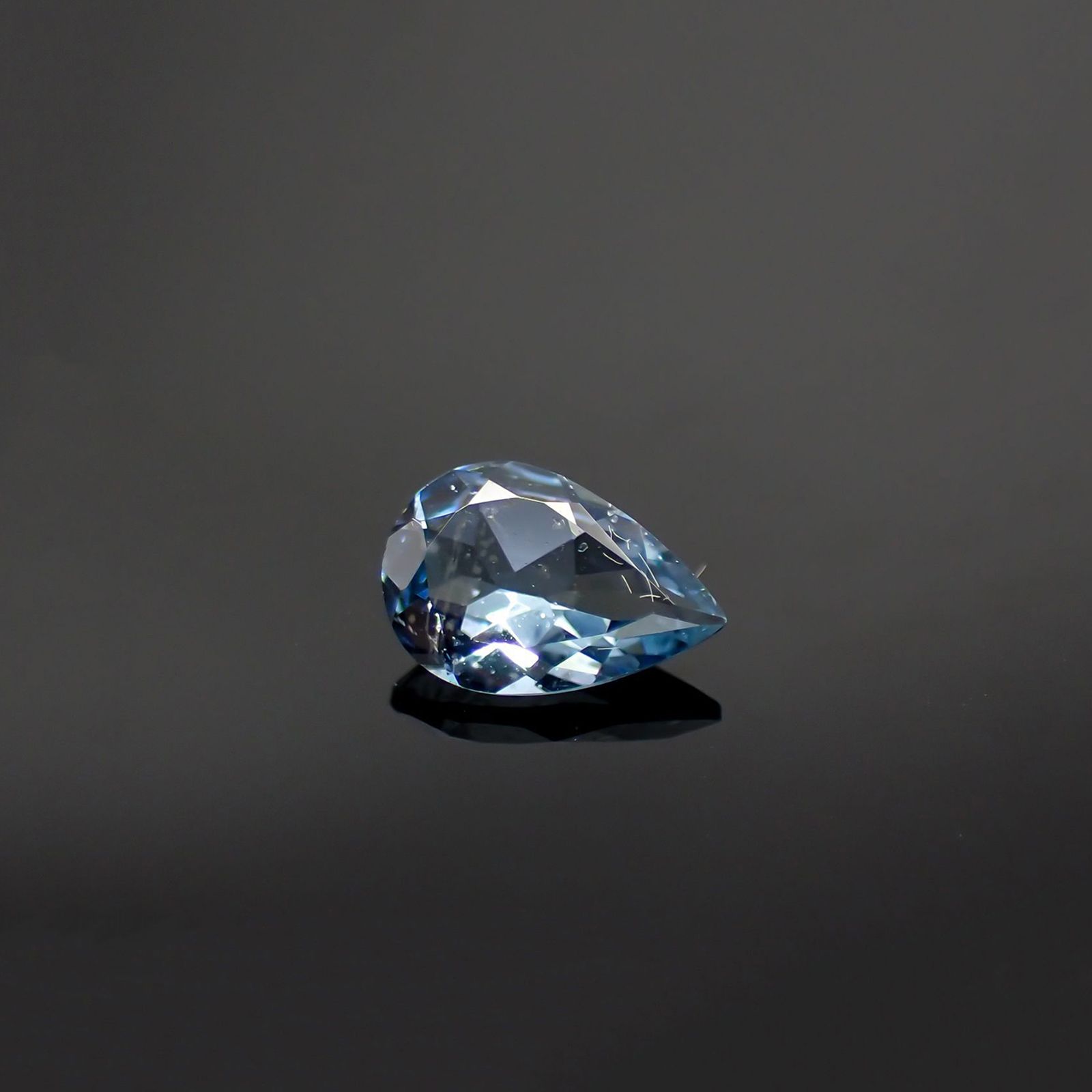 サンタマリアアクアマリン(宝石名アクアマリン) ブラジル産 0.478ct ソ付(彩珠)[210711413]7.1×4.9mm前後