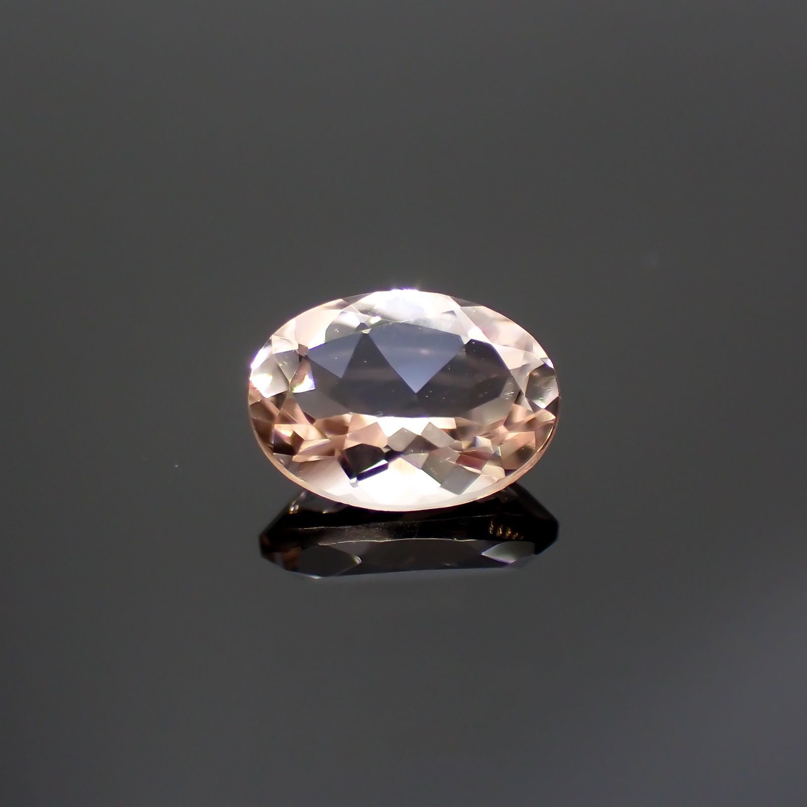 モルガナイト(宝石名モルガナイト)ナイジェリア産 0.75ct 識別済[220114001]7.3x5.4mm前後