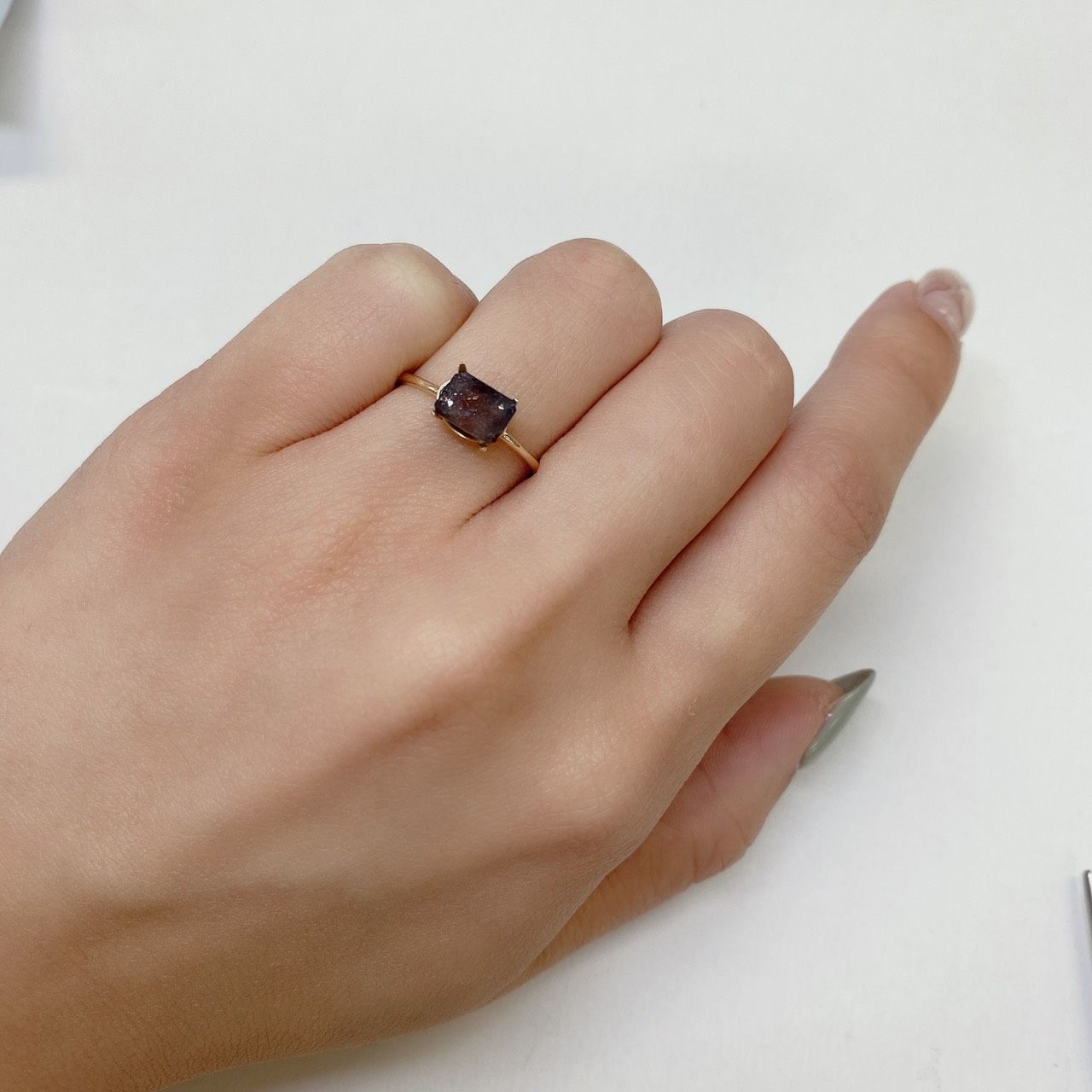 ブラッドショットアイオライト インド産 ルース 1ct[210310448]7×5mm前後