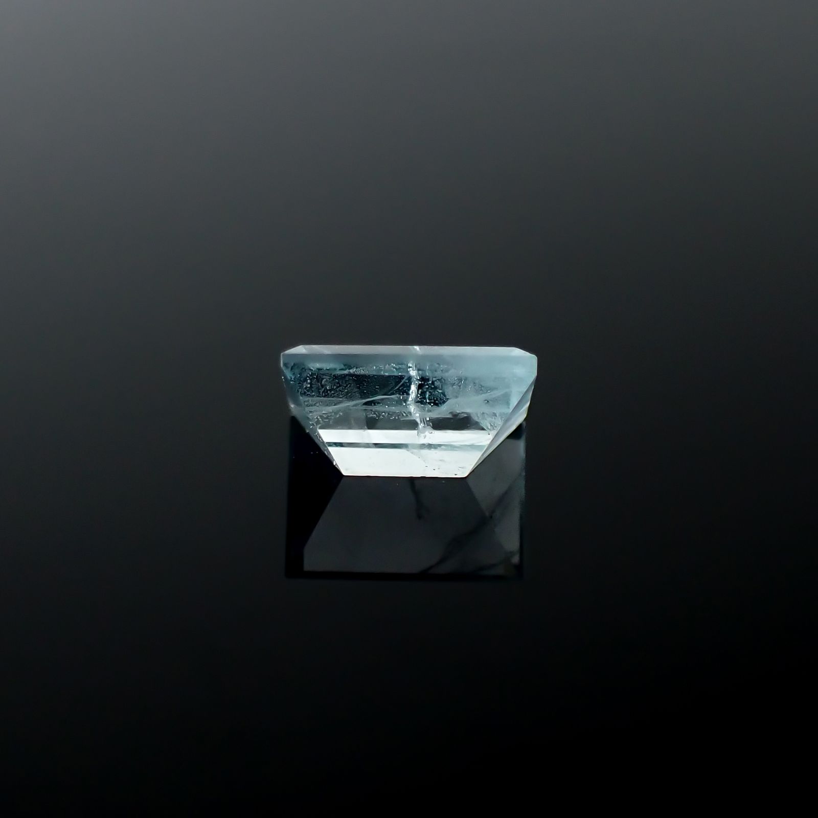 ◇ミラーカット◇アクアマリン モザンビーク産 0.87ct[240226101]7.1x5mm前後