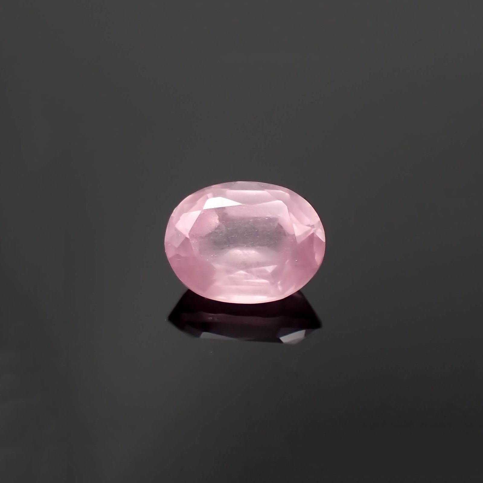シルキーピンクスピネル(宝石名スピネル)タンザニア産 識別済 0.38ct / 4.9x3.8mm前後 [240219489]