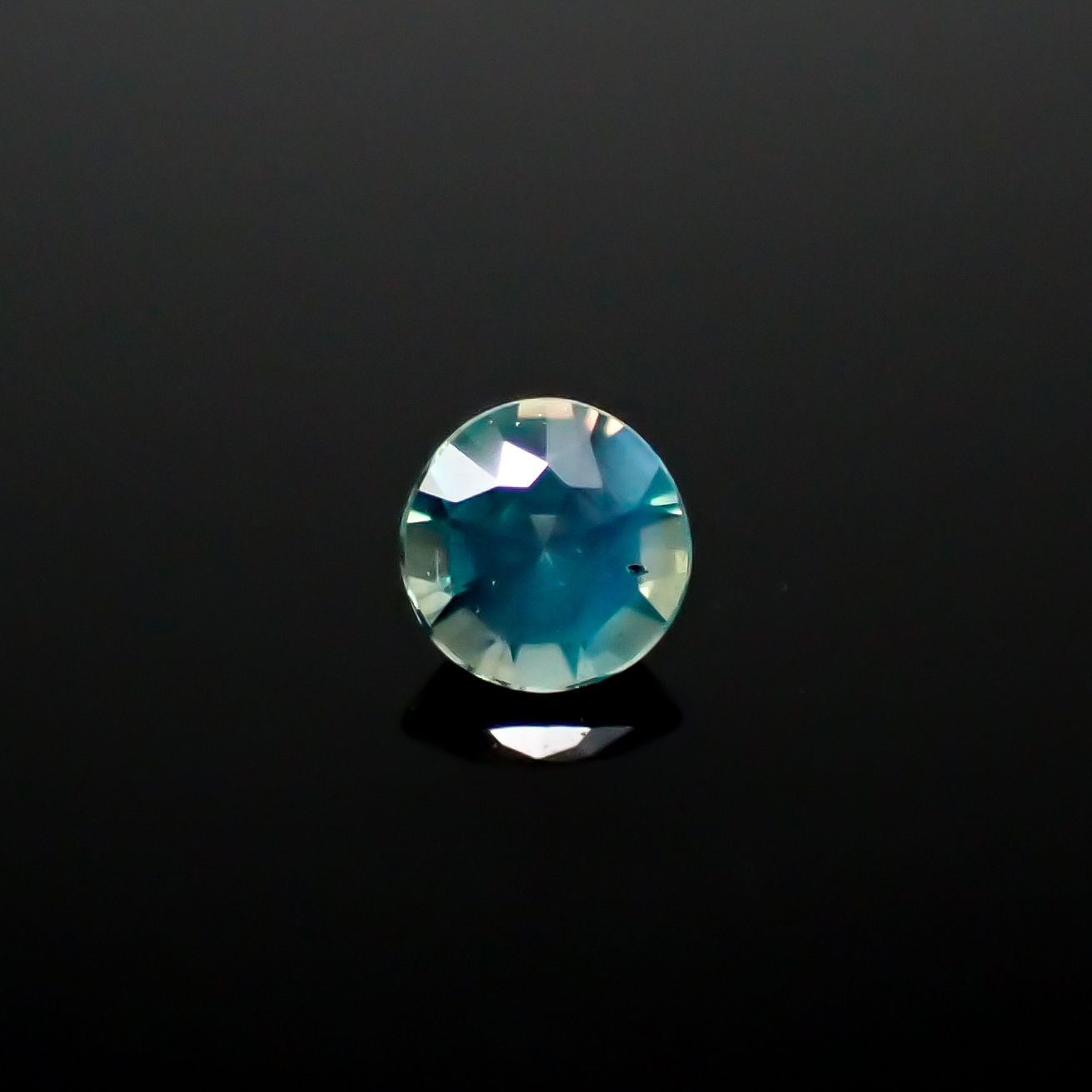 アレキサンドライトキャッツアイ ブラジル・ミナスジェライス州ヘマチタ鉱山産 0.098ct[240929037]2.7x2.7mm前後