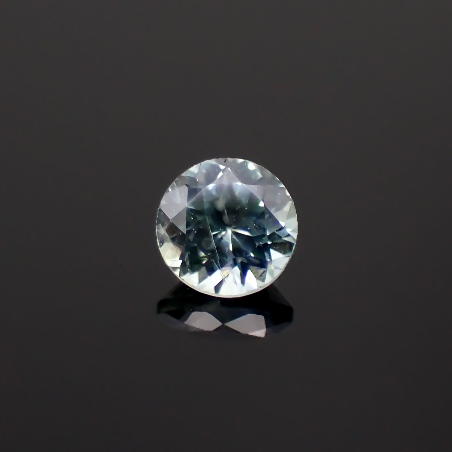 モンタナサファイア(宝石名サファイア)アメリカ・モンタナ州産 0.31ct 識別済[230321278]3.9x3.9mm前後