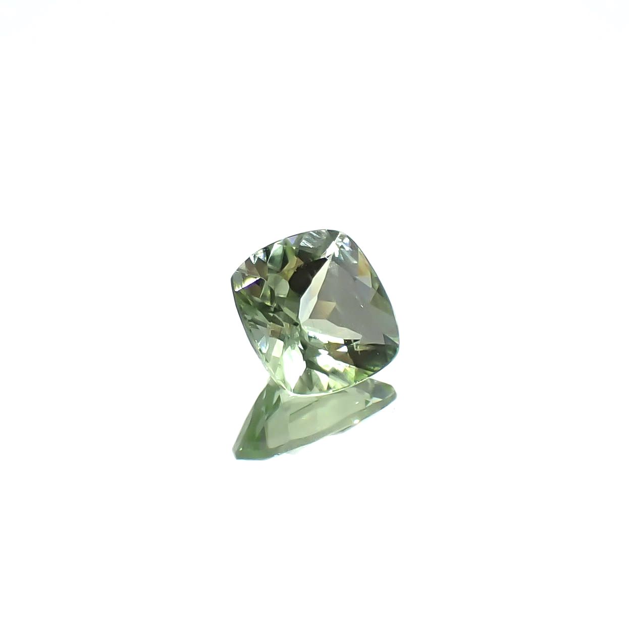 ペリドット(宝石名ペリドット)パキスタン/ノルウェー産 1.385ct ソ付(彩珠)[240728515]7.2x7.1mm前後