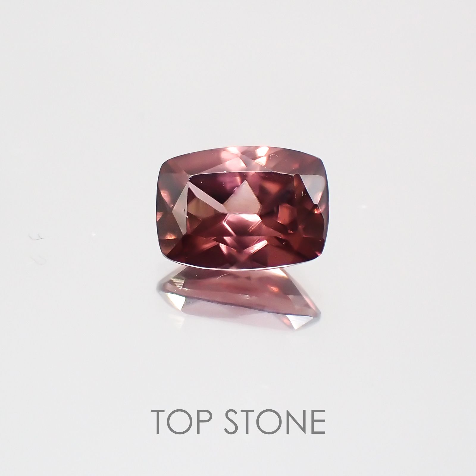 ピンクジルコン(宝石名ジルコン) スリランカ/カンボジア産 1.36ct 識別済[21029785]7.1×5.1mm前後