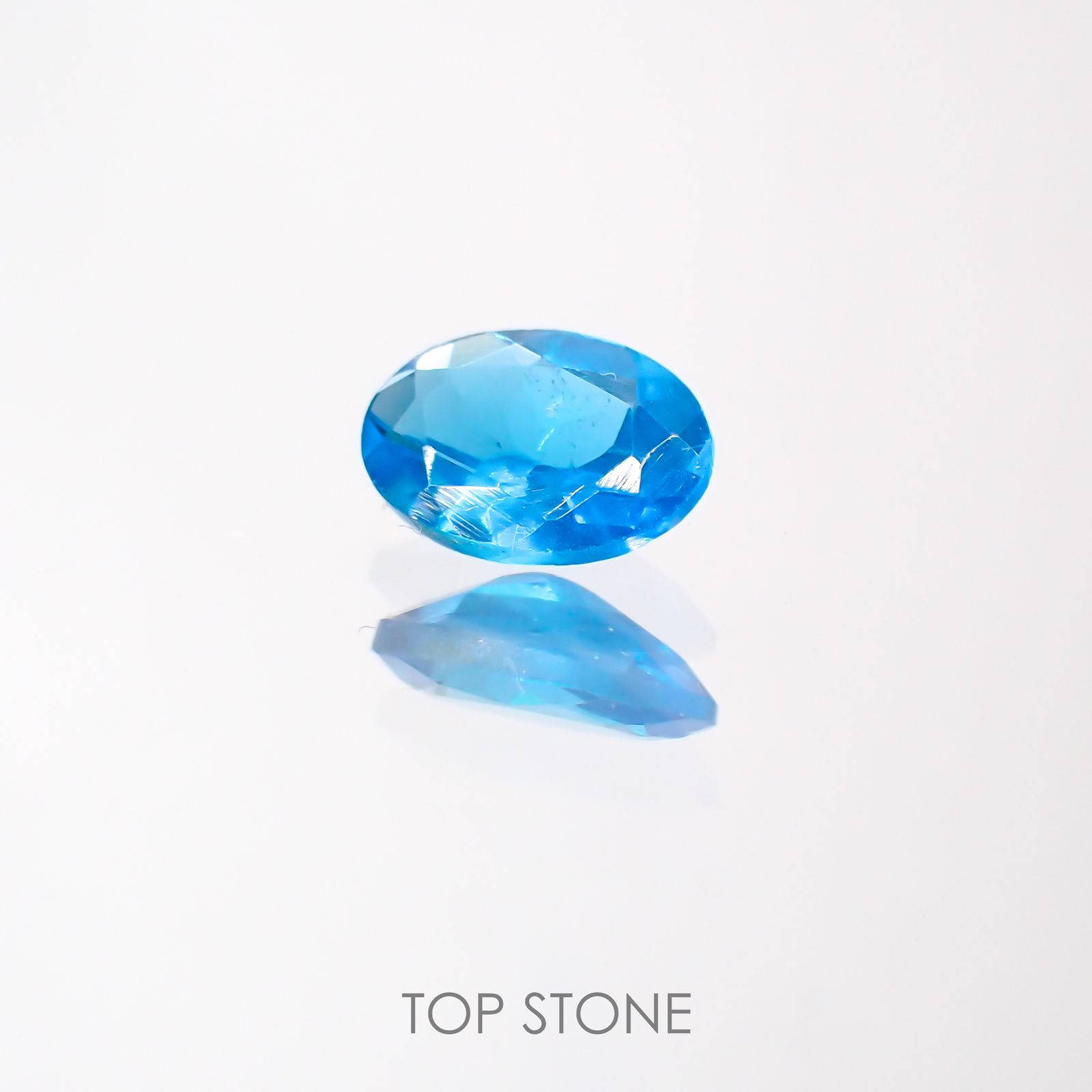 ネオンブルーアパタイト(宝石名アパタイト) マダガスカル産 0.40ct 識別済[211013054]5.8×4mm前後