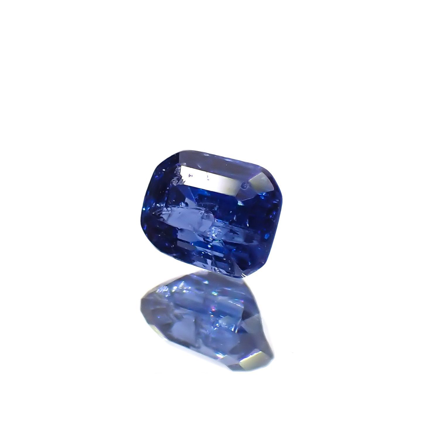 コバルトブルースピネル(宝石名コバルト ブルー・スピネル)ベトナム・ルクイエン産 0.117ct ソ付(彩珠)[221219524]2.9x2.3mm前後