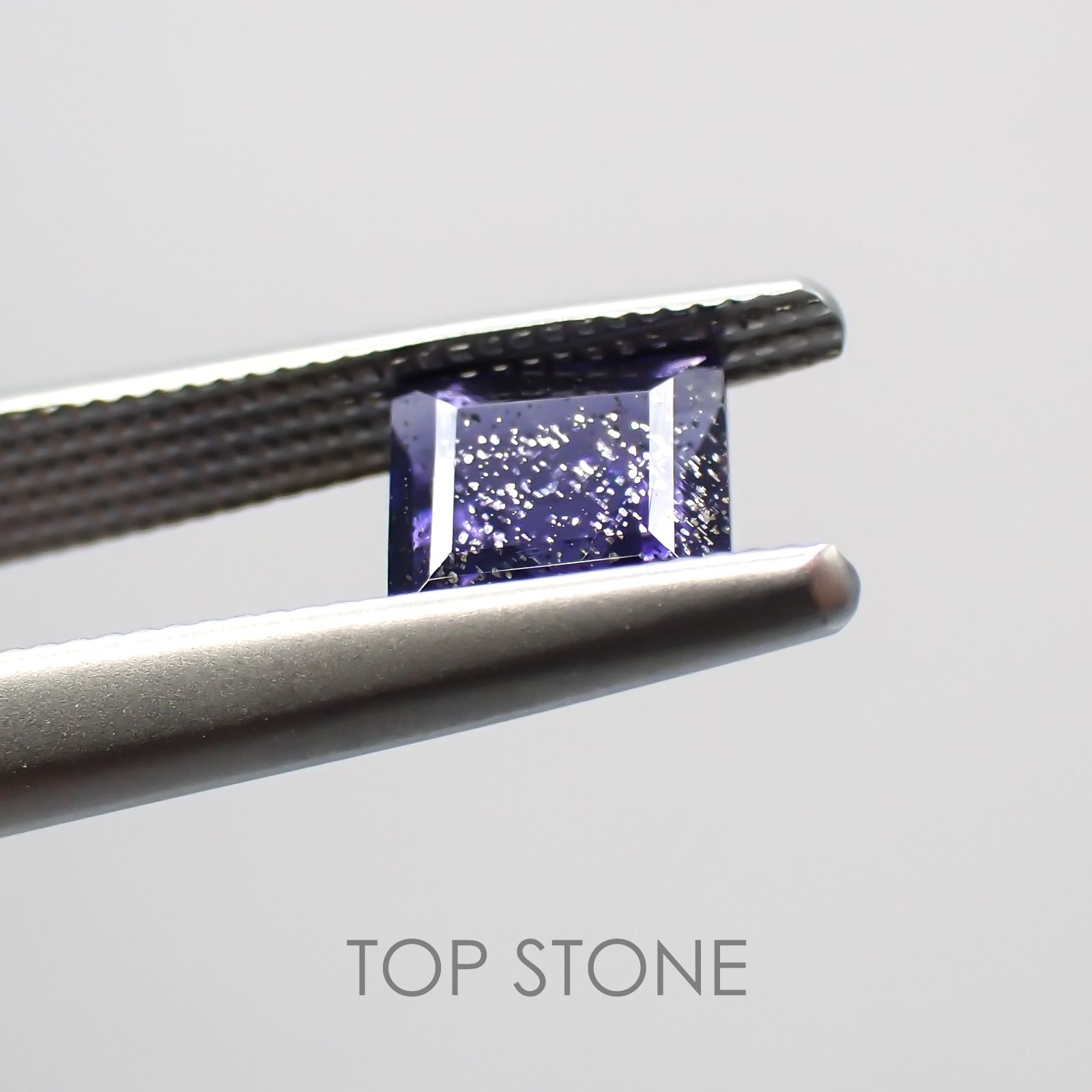 アイオライトサンストーン ブラジル・インド産 ルース 0.67ct[210310439]5.2×5.2mm前後