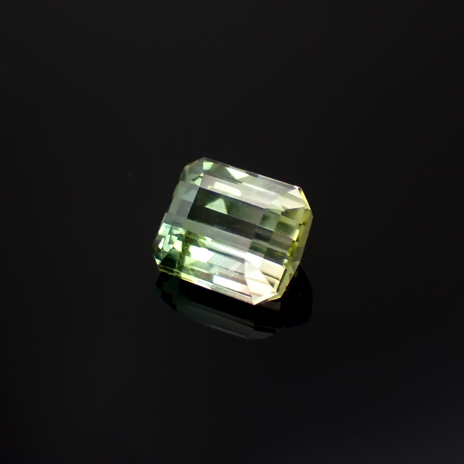 バイカラートルマリン(宝石名トルマリン)ルワンダ産 2.44ct 識別済[221119009]7.9x7mm前後