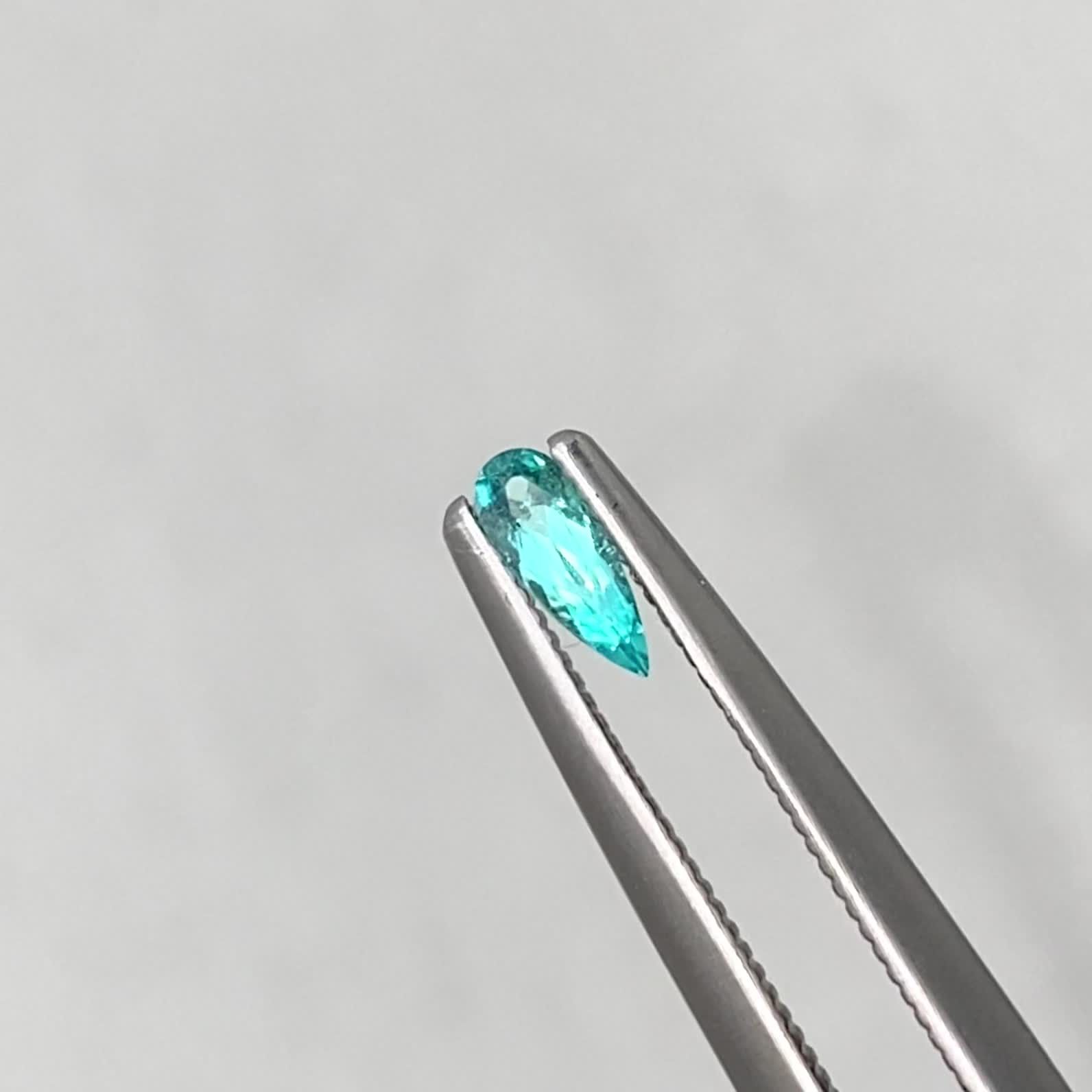 ブラジル産　パライバトルマリン　約2mm 5粒 パライバトルマリン ブラジル産 0.11ct / 5.5x2.1mm前後 [240928762