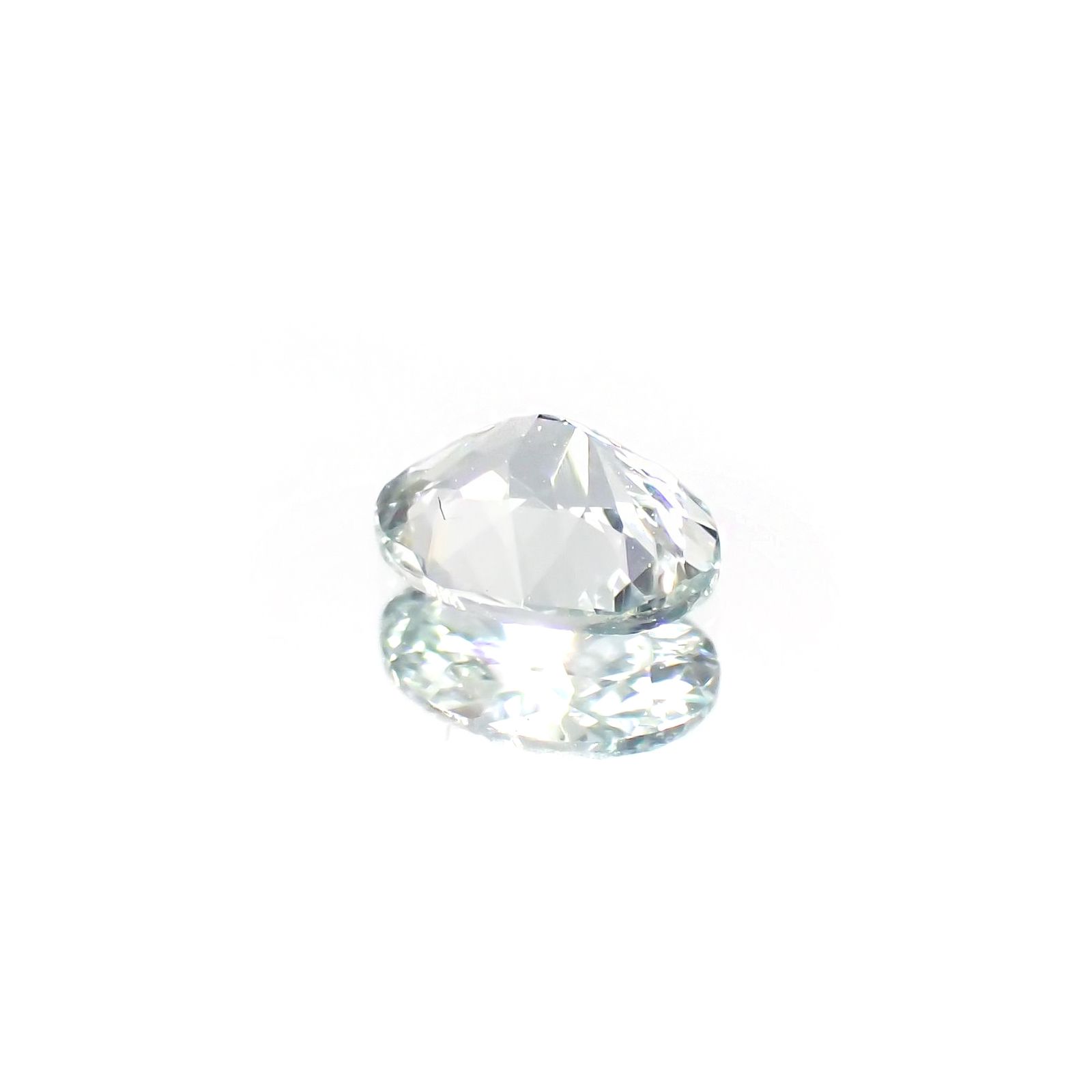 アイスブルーサファイア(宝石名サファイア)スリランカ/マダガスカル産 識別済 0.36ct / 5.1x3.8mm前後 [230421396]