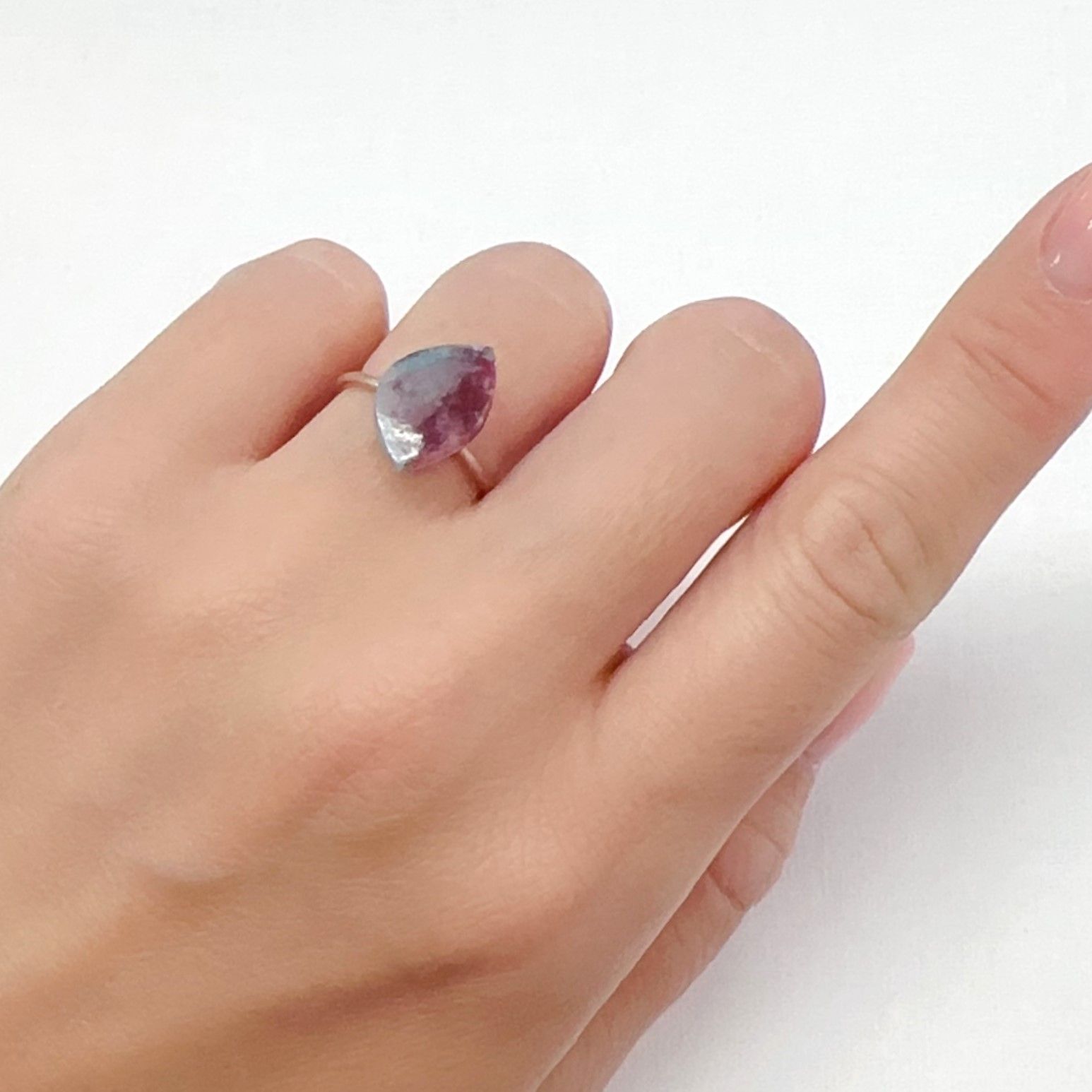◇フリーフォーム◇パライバトルマリンインクォーツ ブラジル産 3.55ct[240427090]14.1x9.5mm前後