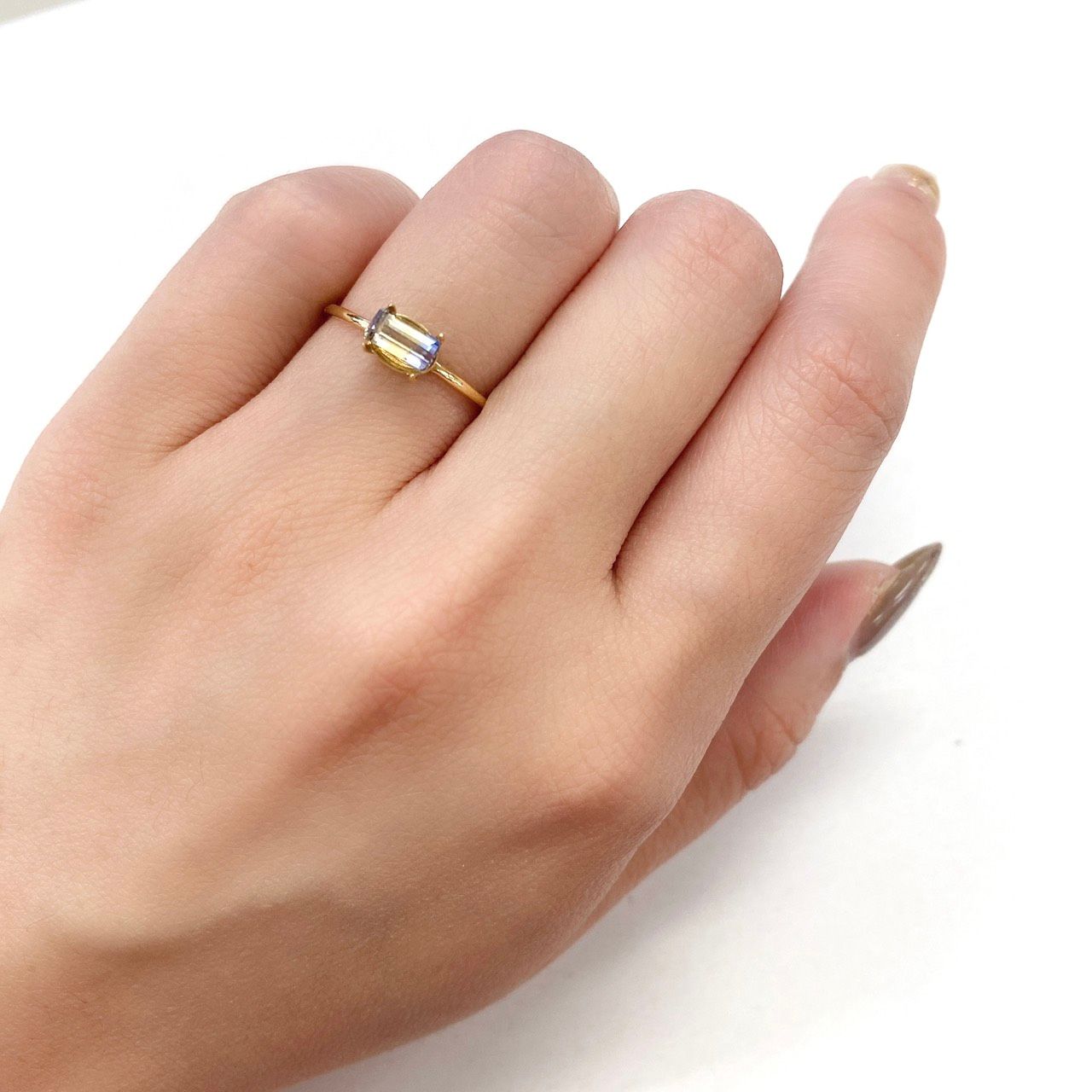 バイカラータンザナイト(ゾイサイト)非加熱 タンザニア産 ルース 0.5ct[210610949]5.9×3.1mm前後