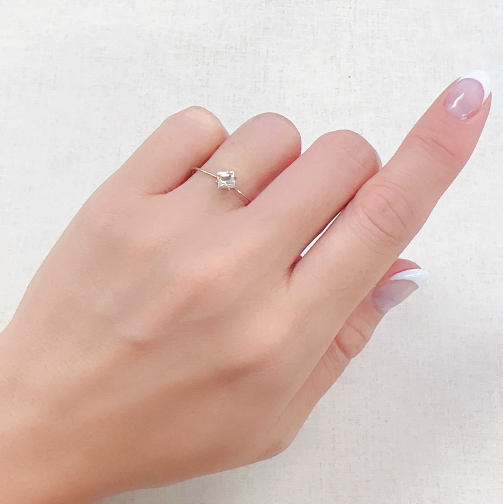 ◇プリンセスカット◇シャンパンカラージルコン(宝石名ジルコン)スリランカ/カンボジア産 0.49ct 識別済[230722983]4.1x4mm前後