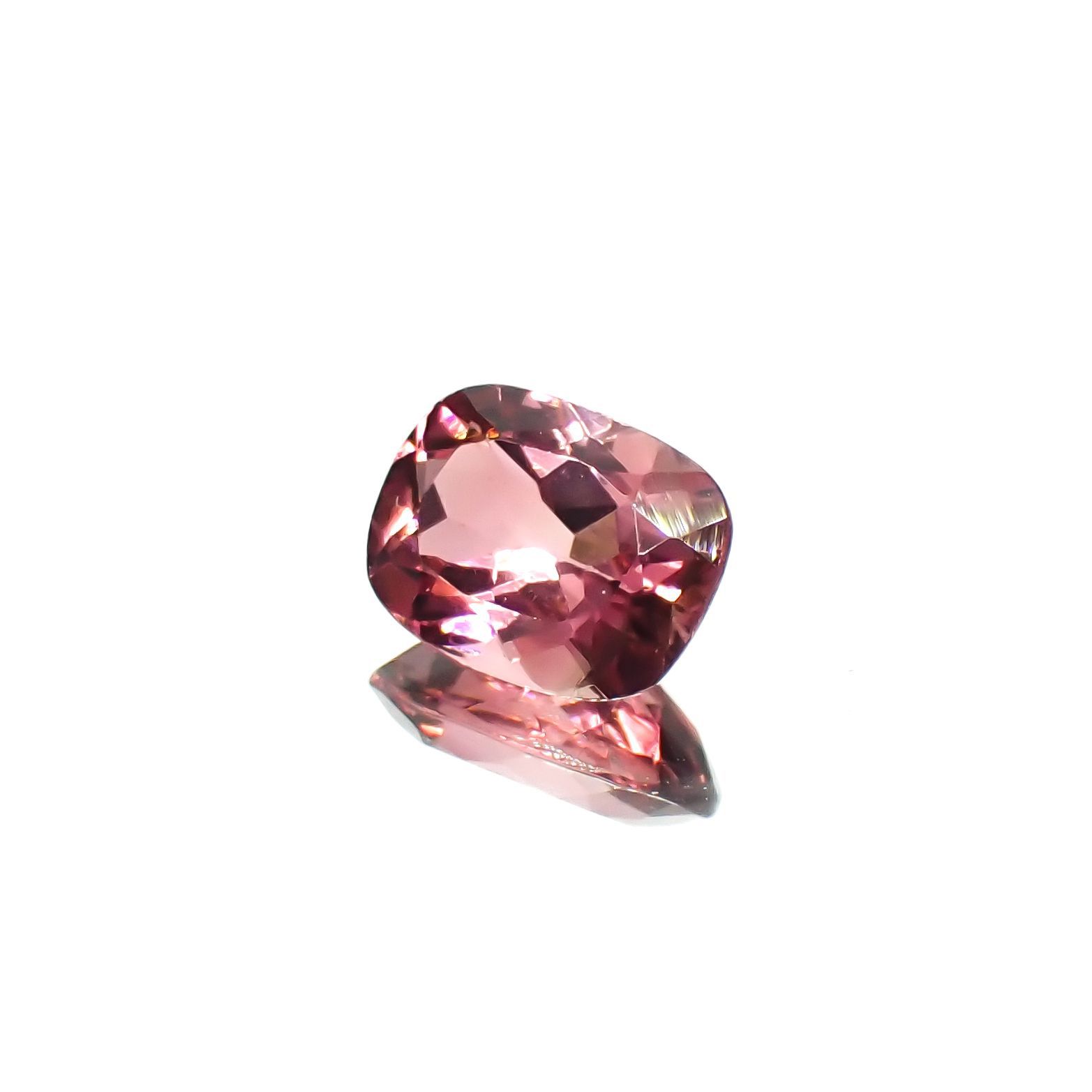 ピンクトルマリン(宝石名トルマリン)コンゴ民主共和国産 1.35ct 識別済[230320847]8x6mm前後