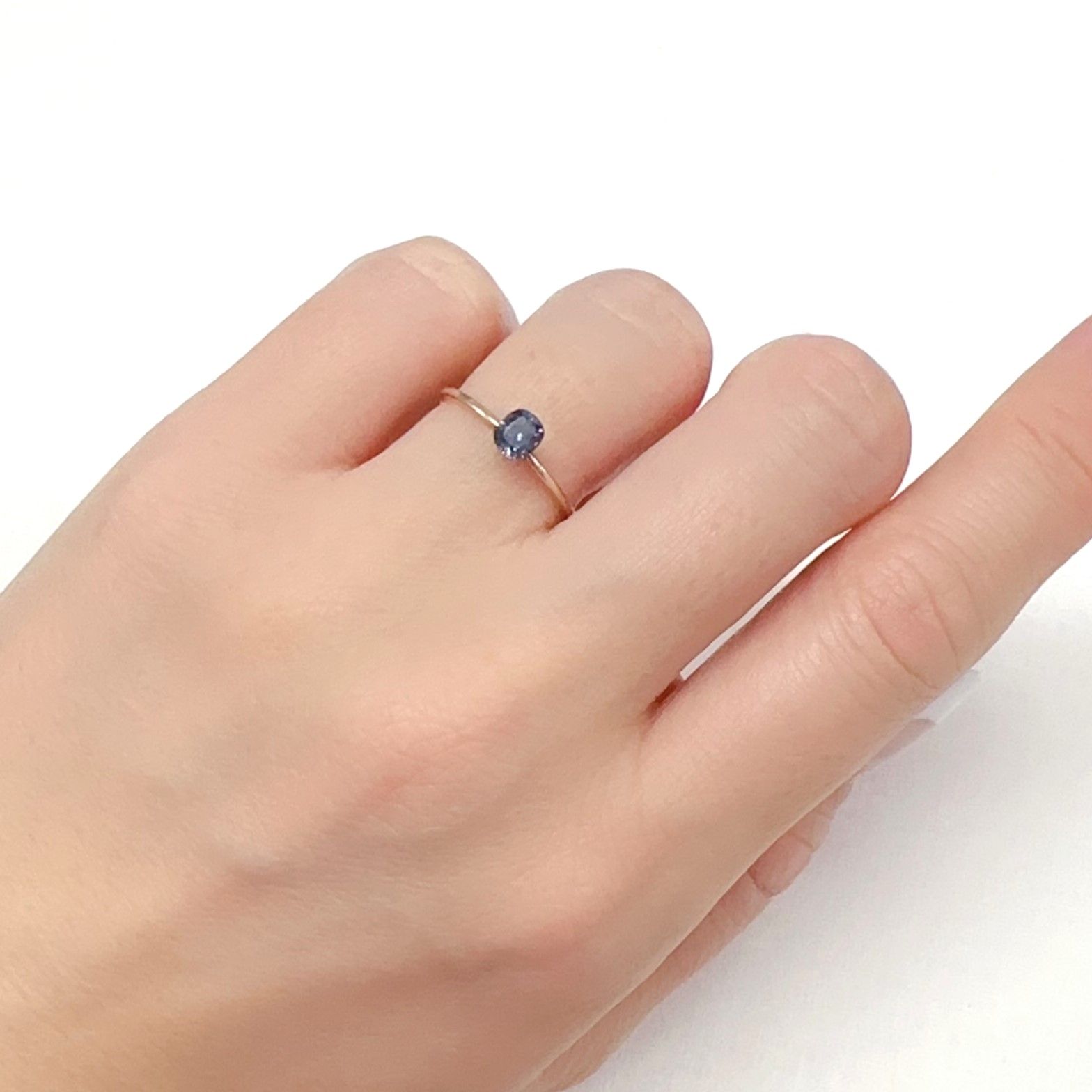 カラーチェンジガーネット アレキタイプ マダガスカル・ベキリー産 0.37ct[240125482]4.4x3.8mm前後