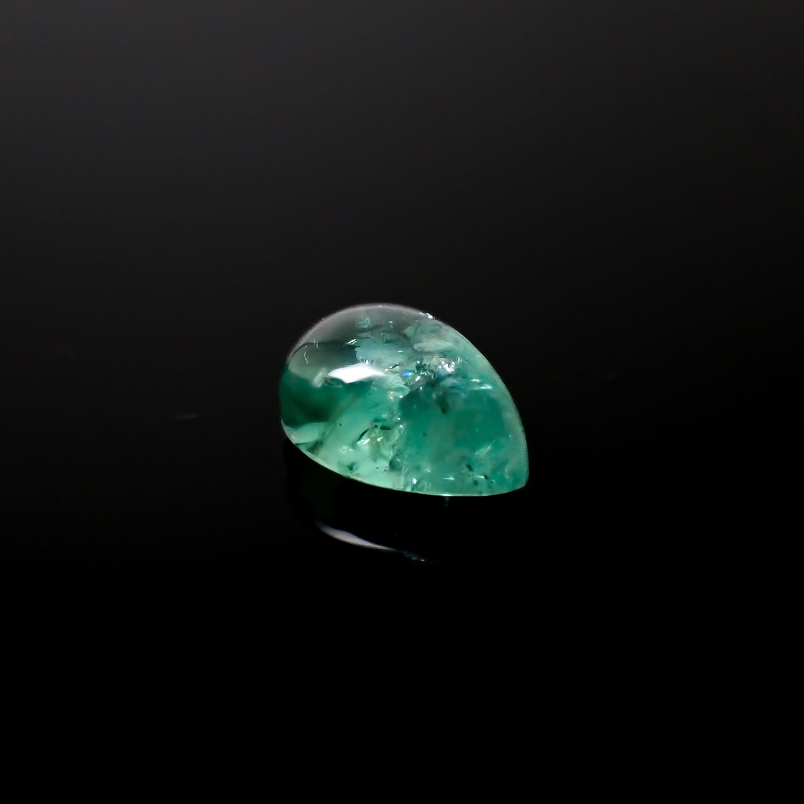 フローライト フルオレッセンス イギリス・ロジャリー鉱山産 2.80ct[240527704]9.8x7mm前後
