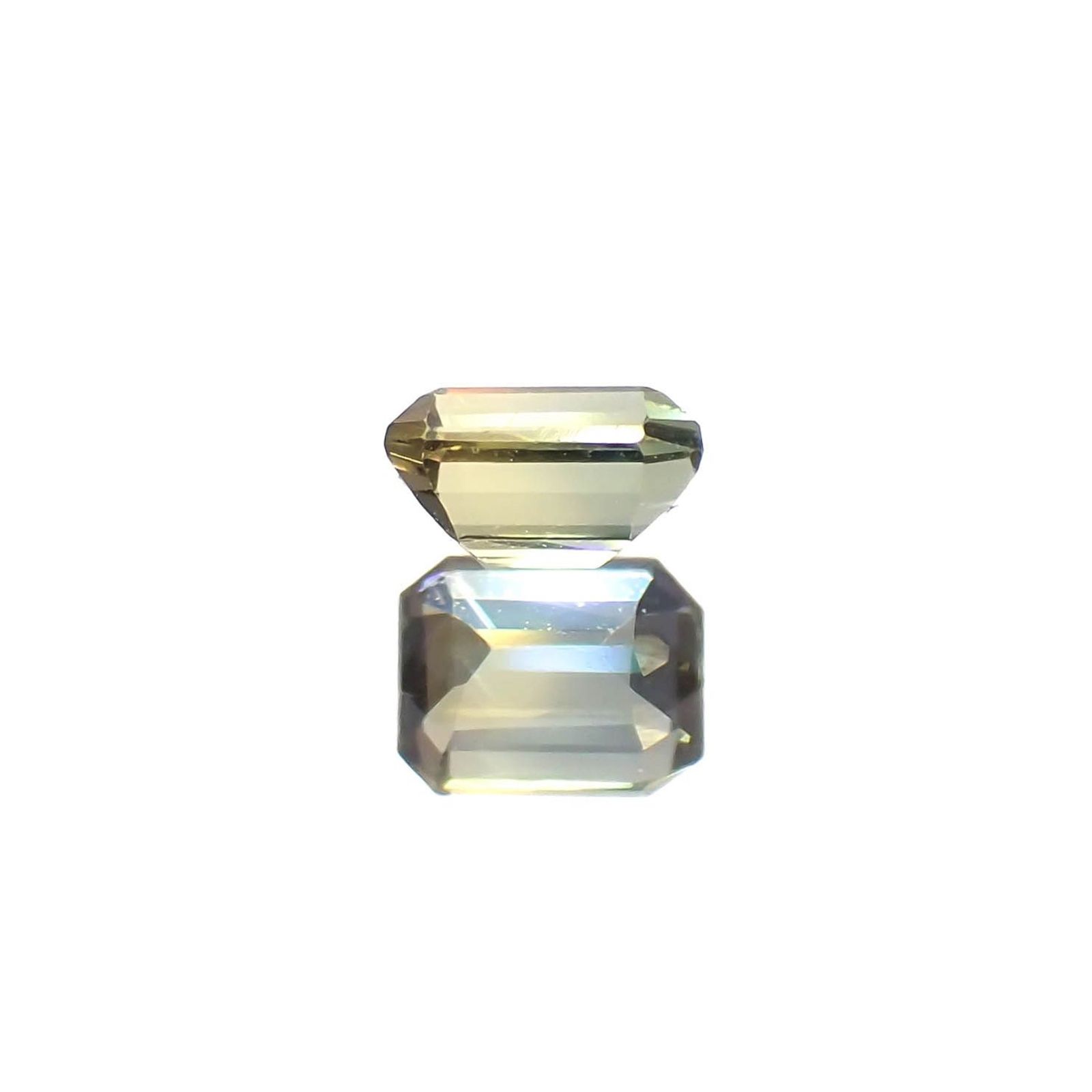 バイカラーサファイア マダガスカル/タンザニア産 0.21ct / 3.4x2.7mm前後 [230321017]