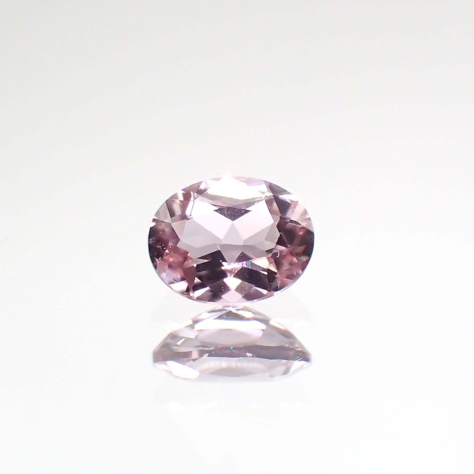 ピンクダイアスポア(宝石名ダイアスポア) アフガニスタン産 0.38ct 識別済[210812434]5.2×4mm前後