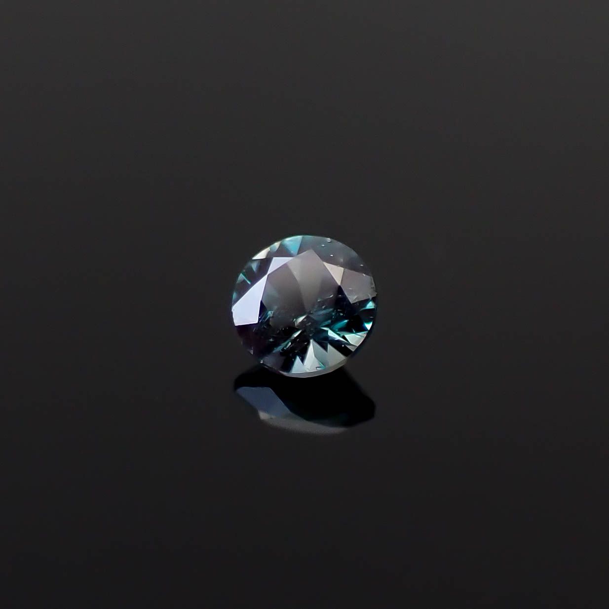 アレキサンドライト ロシア産 0.031ct [250530360]1.9x1.9mm前後