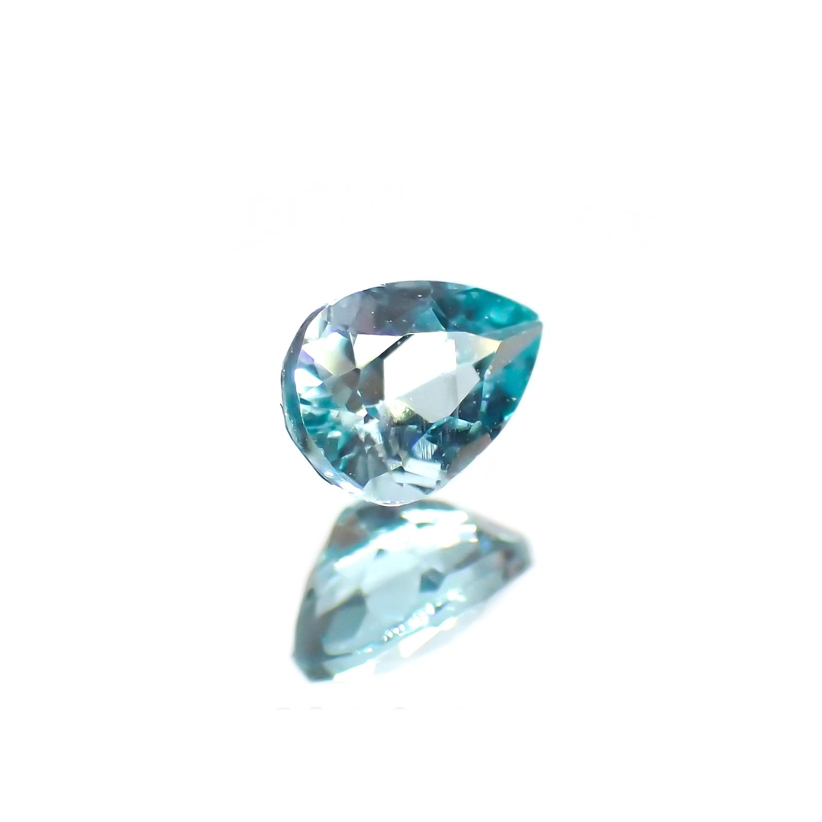 グランディディエライト(宝石名グランディディエライト)マダガスカル産 識別済 0.24ct / 4.5x3.2mm前後 [260414803]
