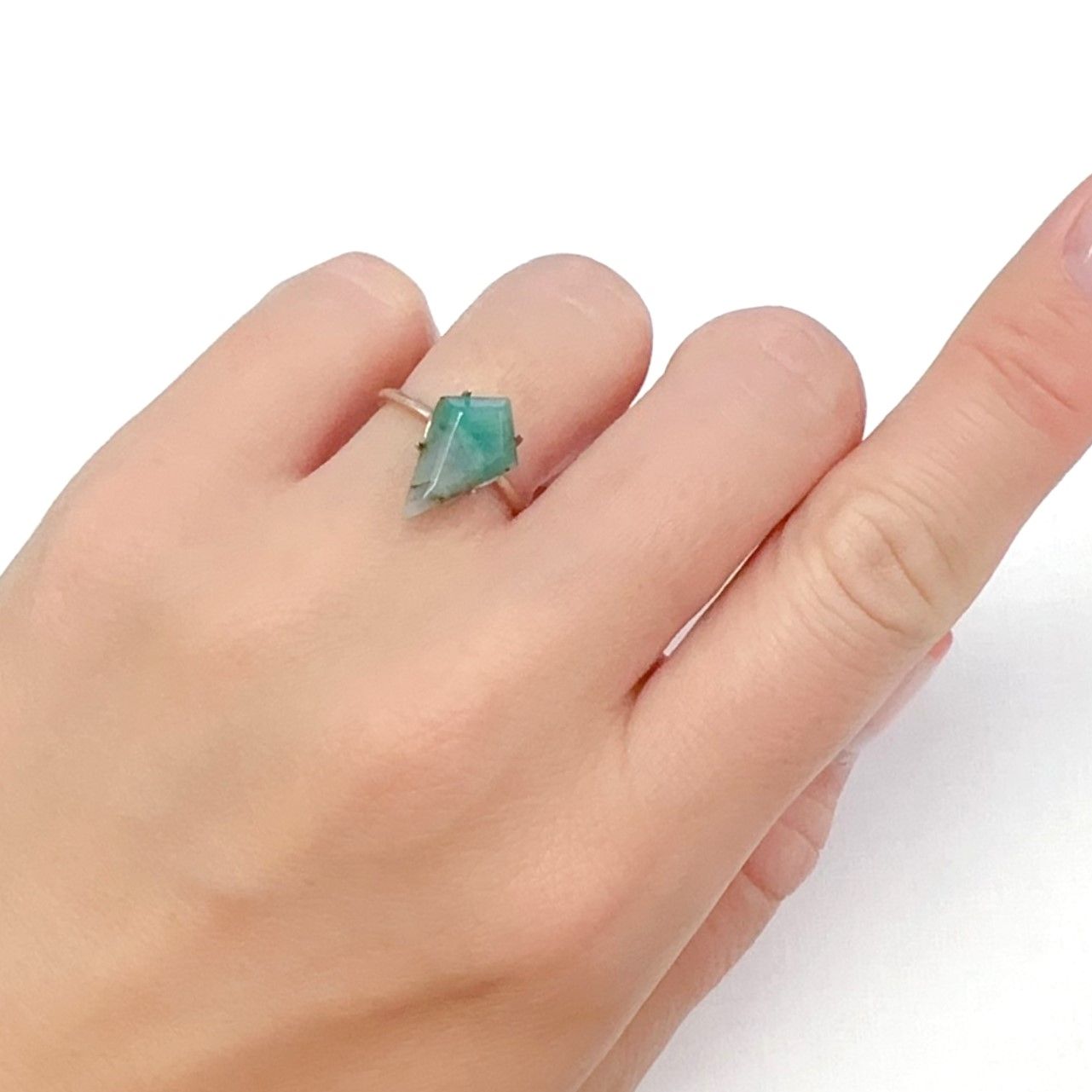◇カスタムカット◇エメラルド ブラジル産 2.00ct[240326485]14.5x9.1mm前後