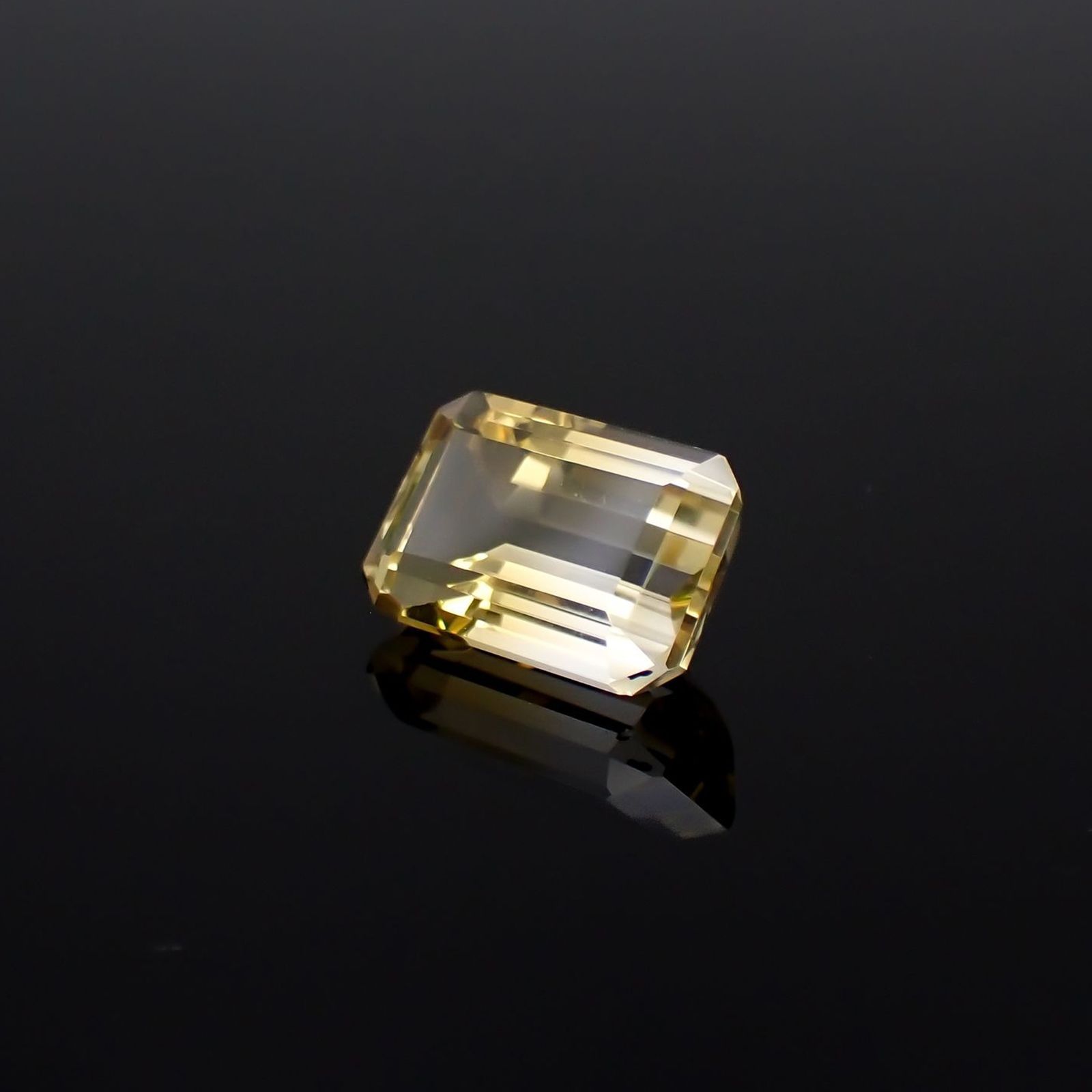 バイカラーシトリン ブラジル・ミナスジェライス州産 7.88ct / 14.2x9.7mm前後 [251026463]