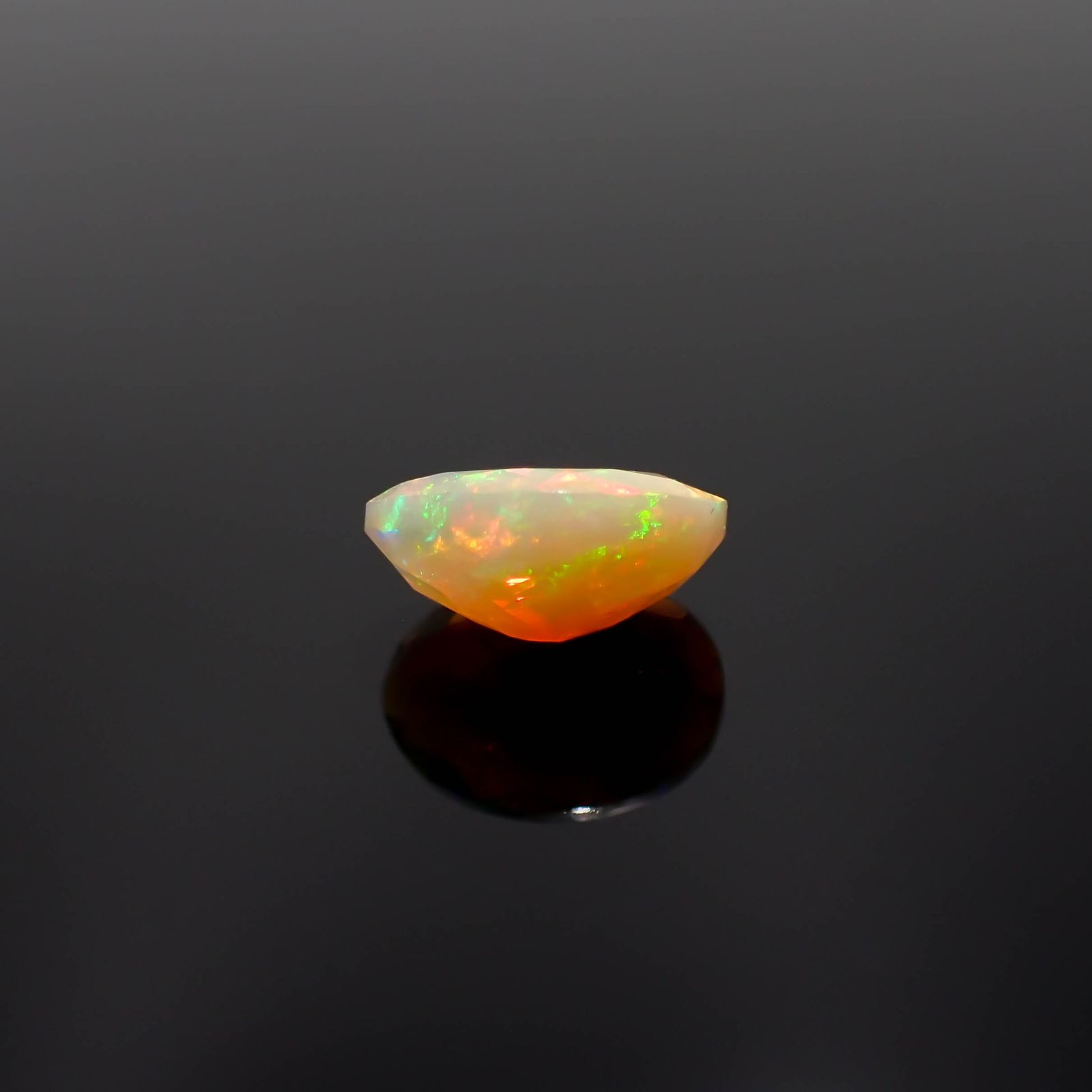 エチオピアオパール(宝石名オパール)エチオピア産 1.59ct 識別済[230521989]10.3x7.8mm前後