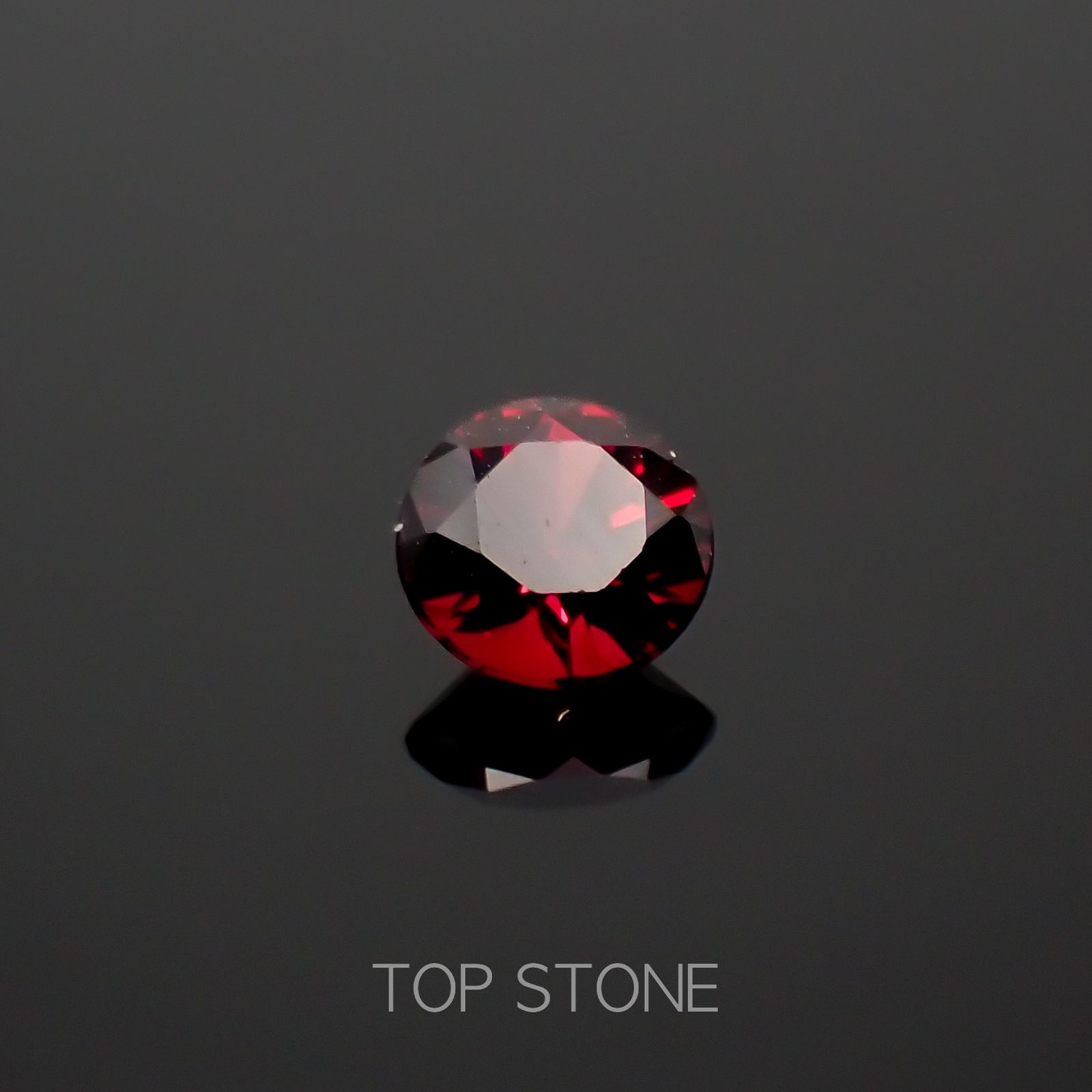 レッドスピネル ビルマ/マダガスカル産 0.21ct[230220548]3.6x3.5mm前後