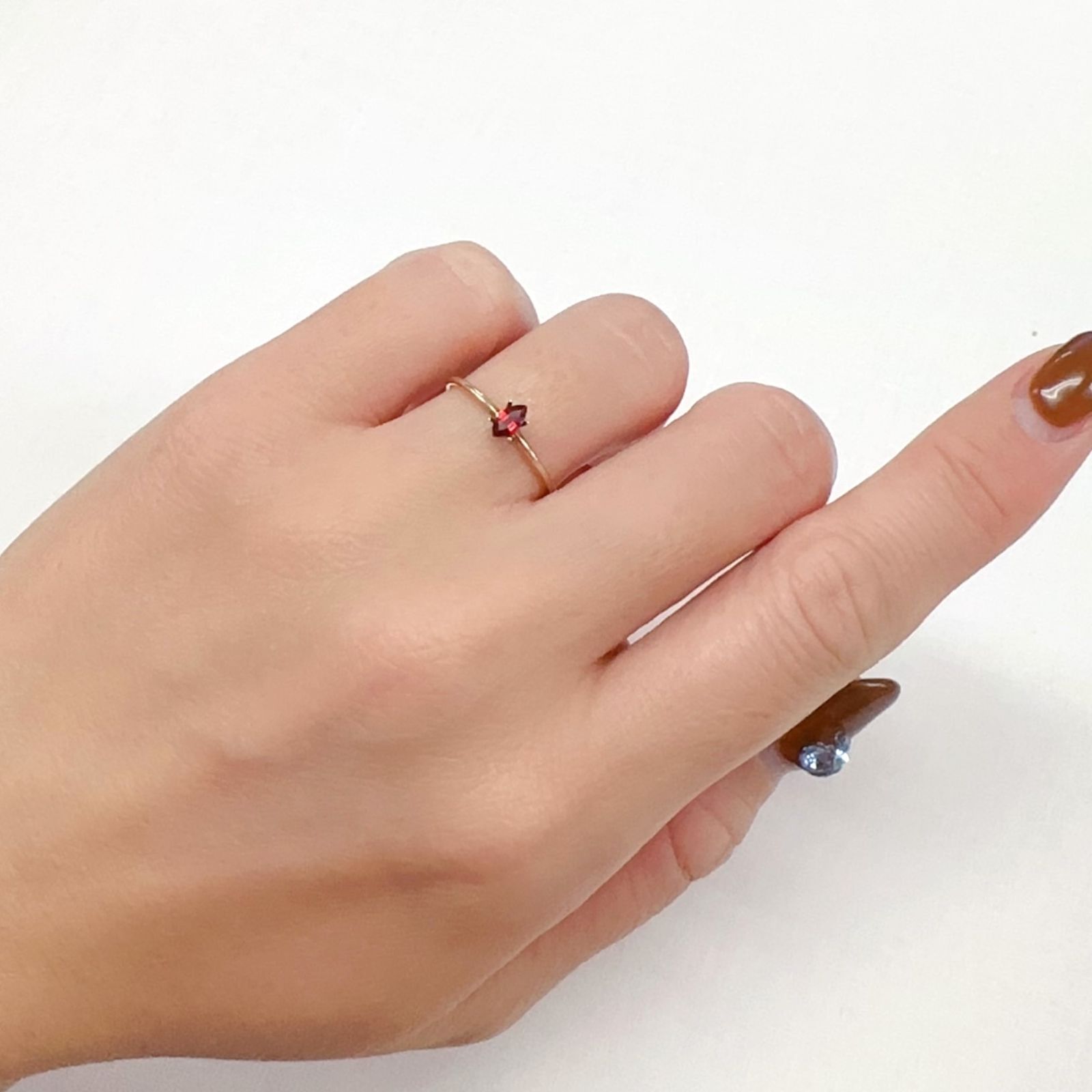 レッドスピネル(宝石名レッド・スピネル)タンザニア産 0.19ct 識別済[231124097]4.8x2.6mm前後