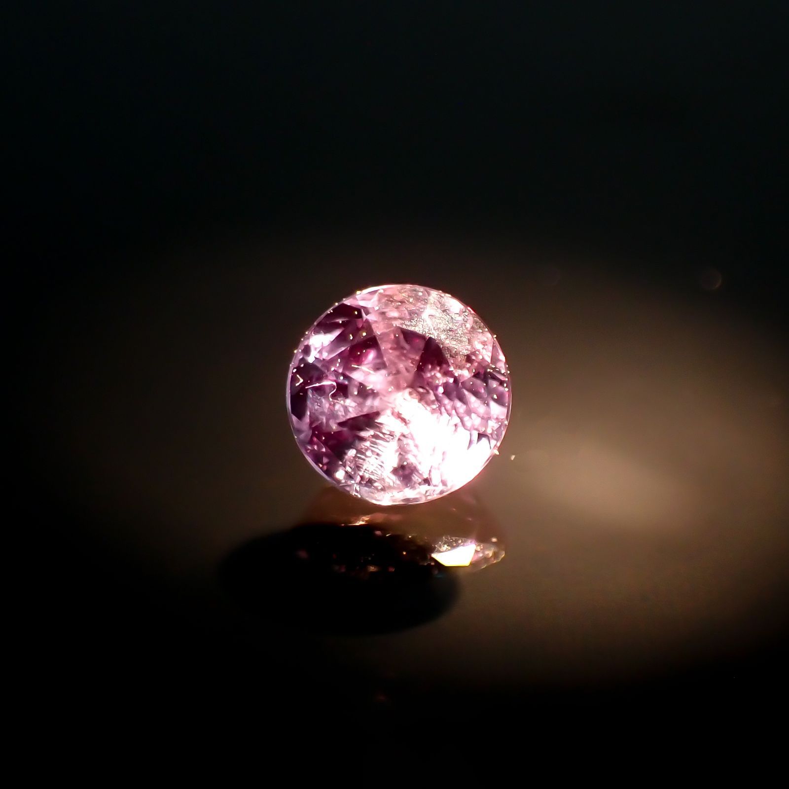 アレキサンドライト(宝石名アレキサンドライト)ブラジル産/EmeraldMains社製 0.106ct ソ付(彩珠)[220516016]2.8x2.8mm前後