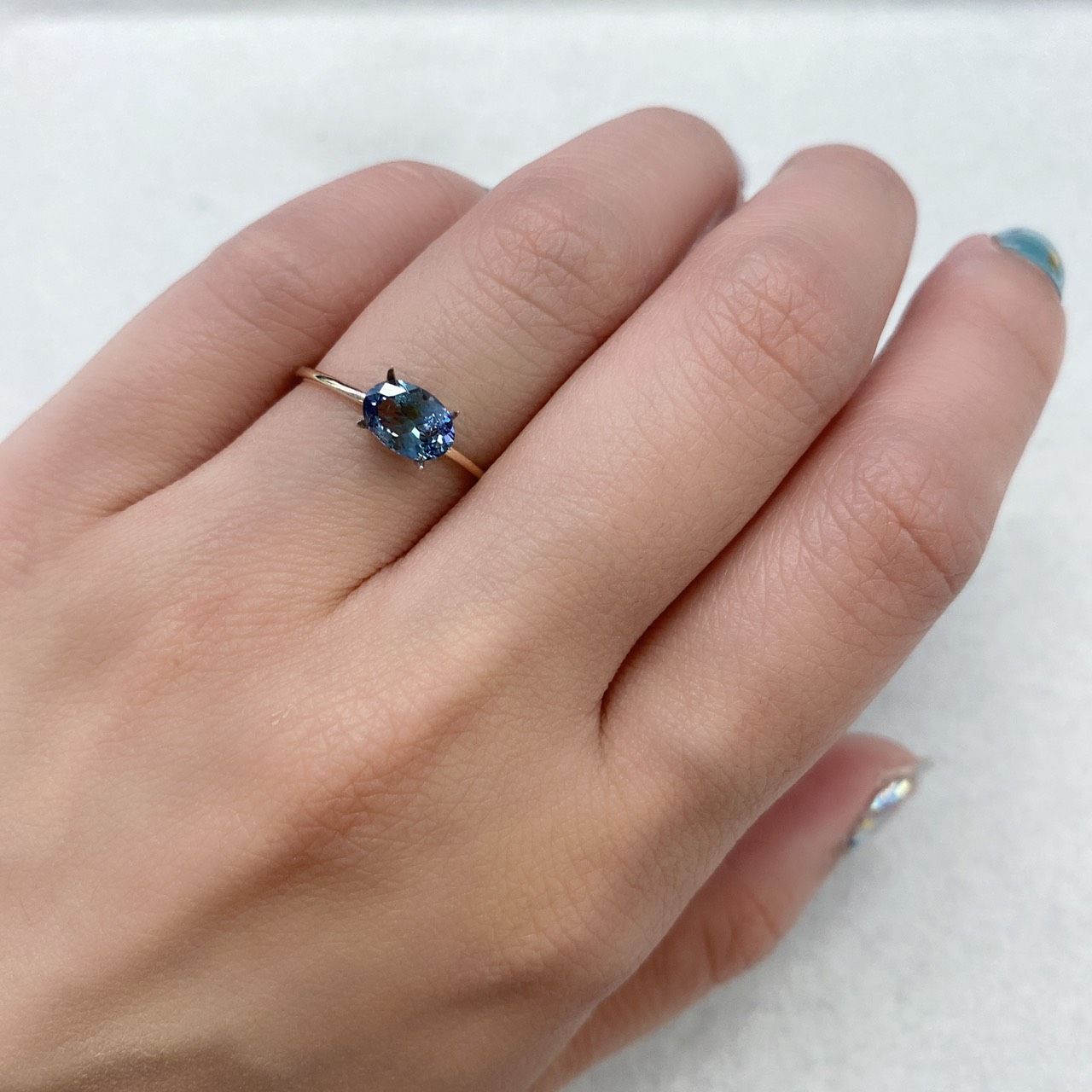 バイカラータンザナイト(ゾイサイト) タンザニア産 ルース 0.76ct[210812649]7.1×5mm前後