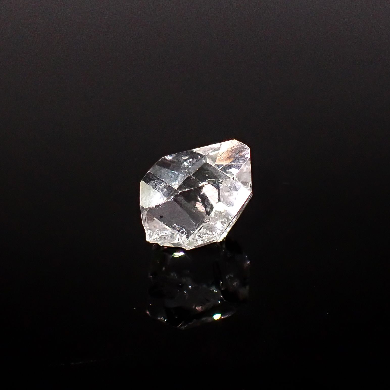 ハーキマーダイヤモンド 原石 アメリカ・ニューヨーク州産 12.37ct / 15.7x13.9mm前後 [260231775]
