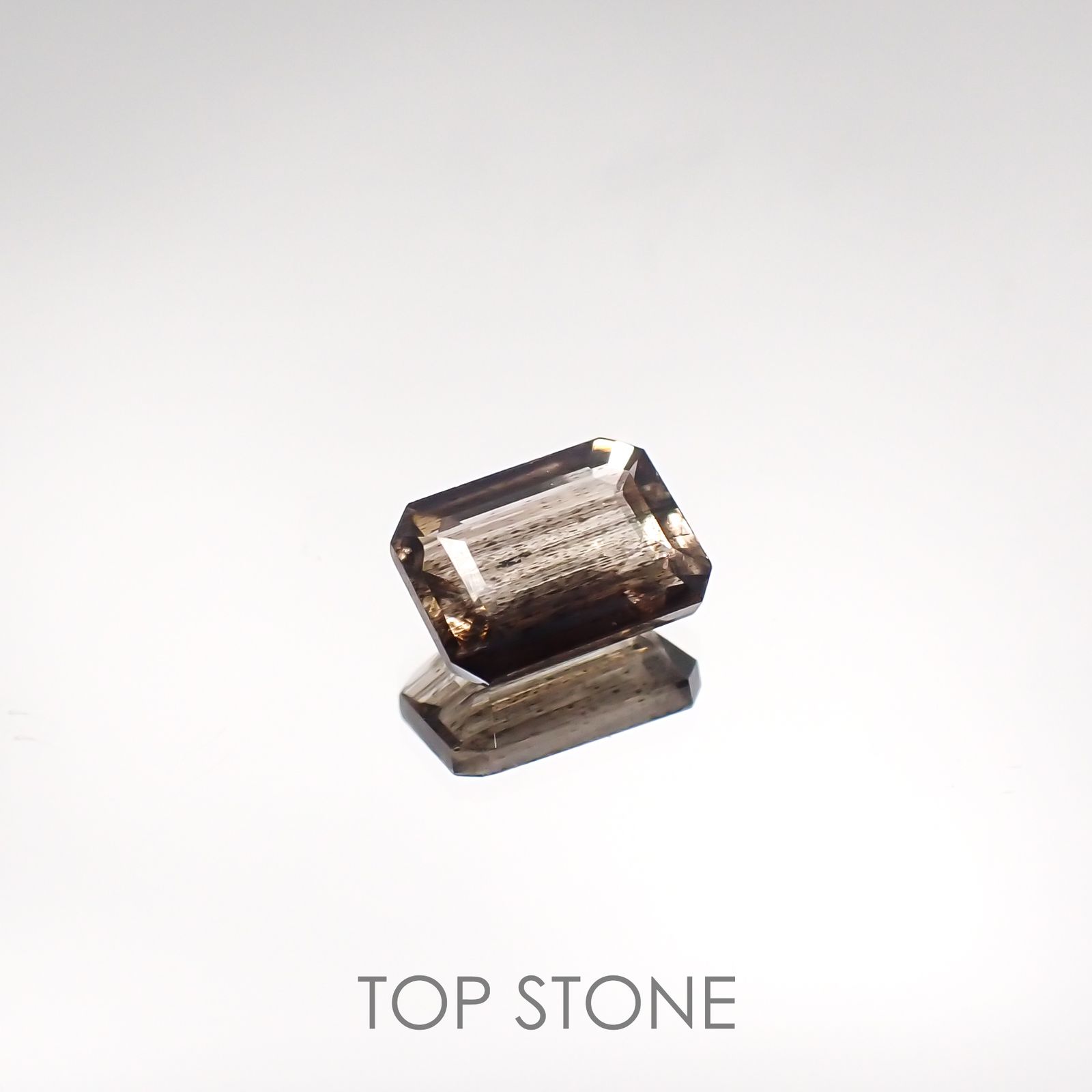 レインボースキャポライト ブラジル産 ルース 0.84ct[210711527]6.9×4.9mm前後