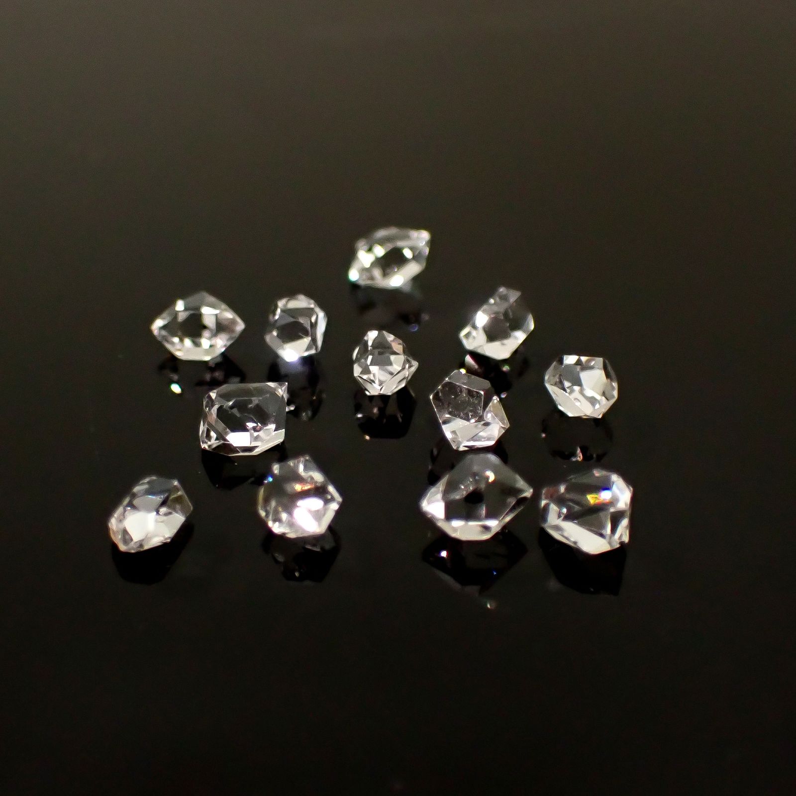 ◇メレセット◇ハーキマーダイヤモンド 原石 アメリカ・ニューヨーク州産 1.75ct / 3.8-4.6x2.1-3.3mm前後 [260231698]