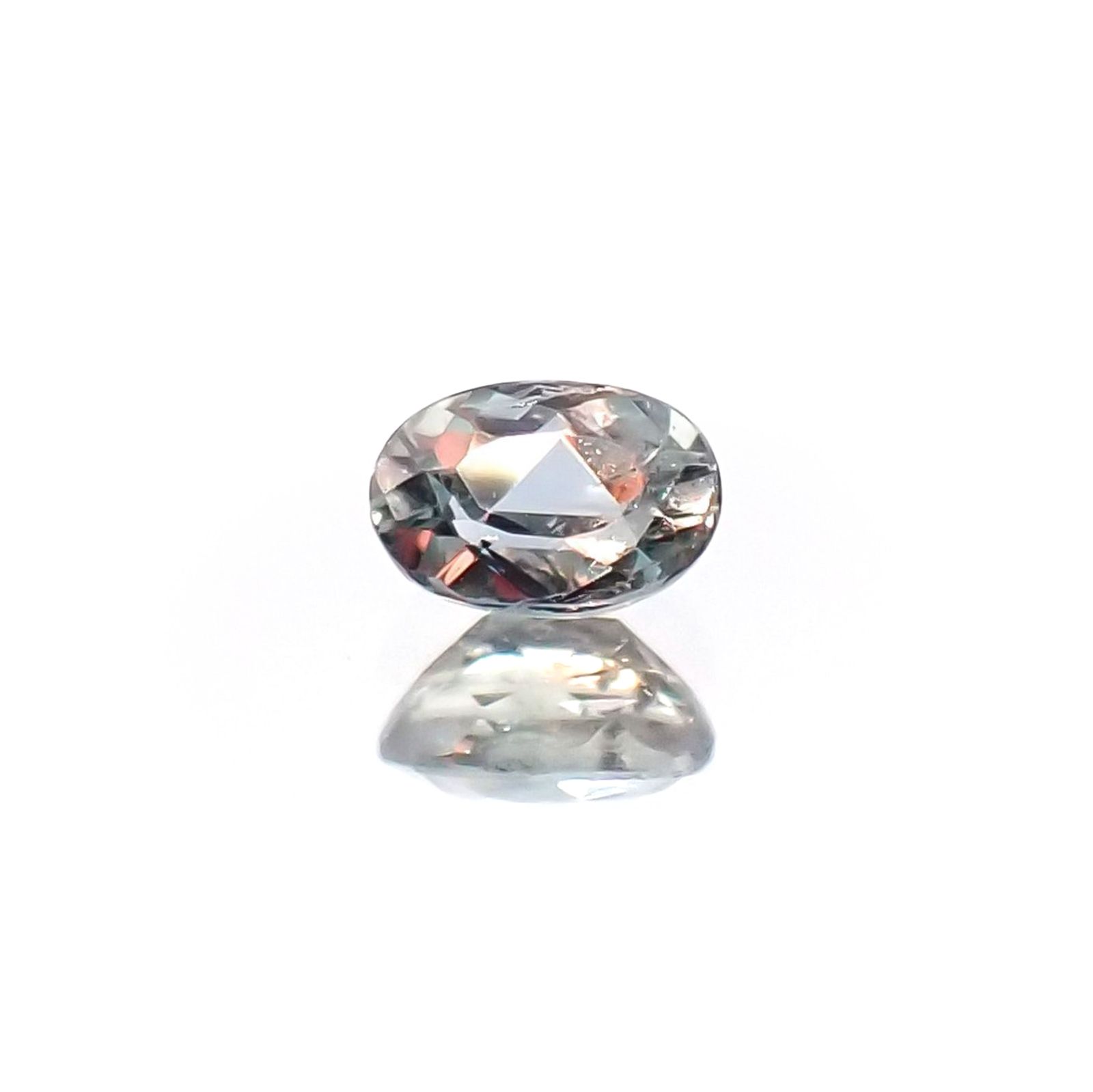 アレキサンドライト(宝石名アレキサンドライト)ブラジル・ミナスジェライス州ヘマチタ鉱山産 識別済 0.14ct / 3.5x2.4mm前後 [231023948]
